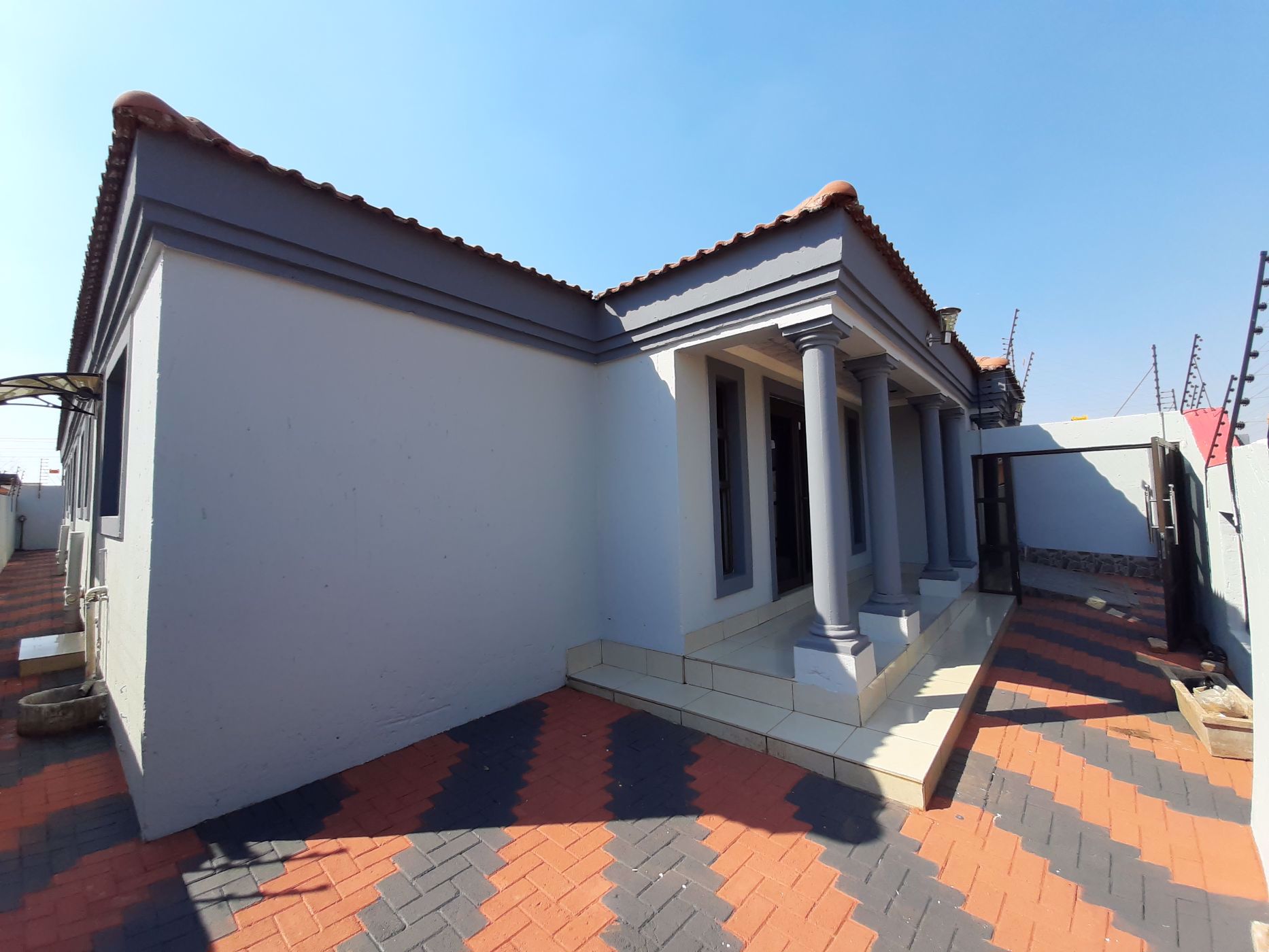 5 Bedroom House For Sale | Protea Glen | 1RP1581960 | Pam Golding ...