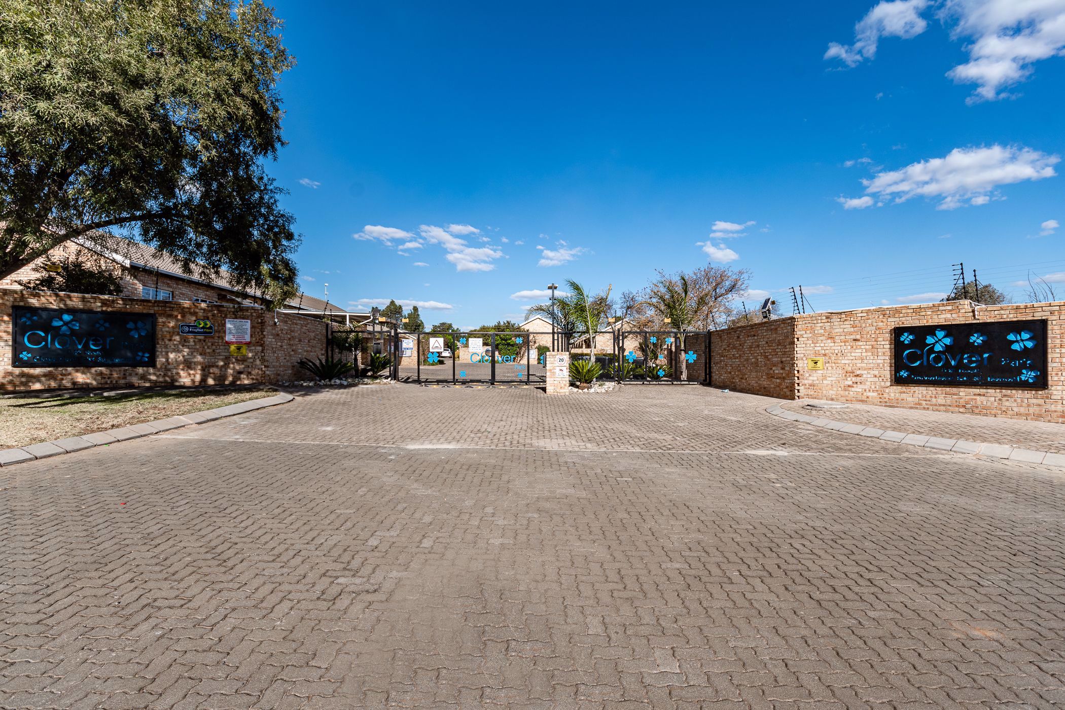 2 Bedroom Townhouse For Sale Cloverdene EN1582246 Pam Golding