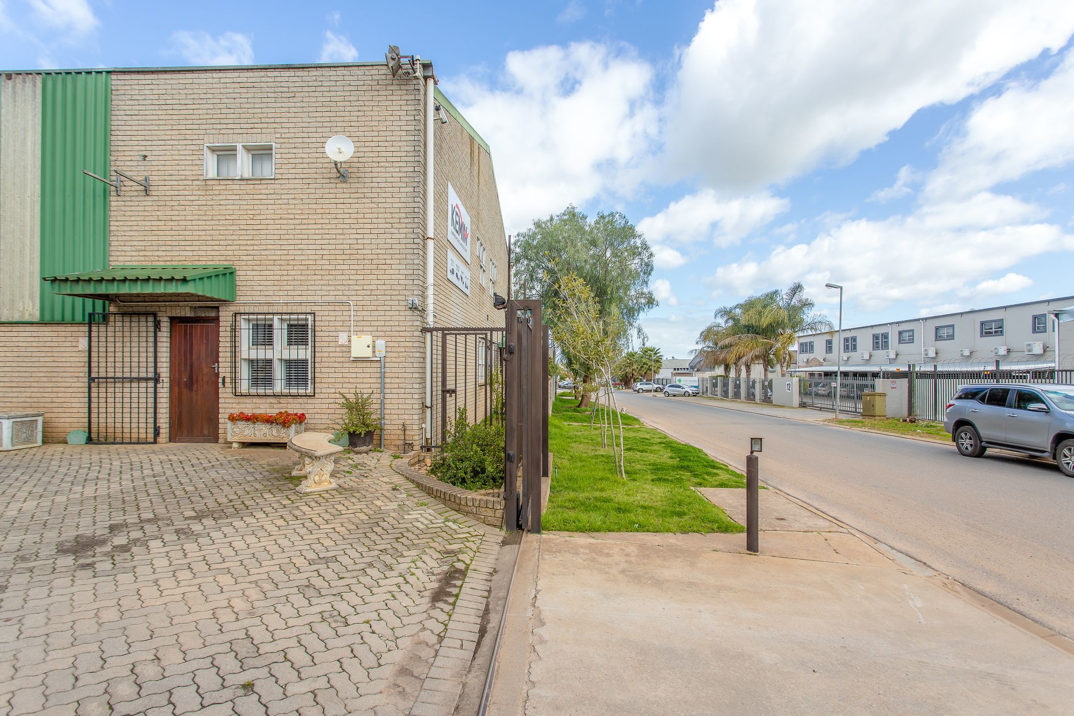 858 m2 Commercial Industrial Property For Sale Wellington TK1584994