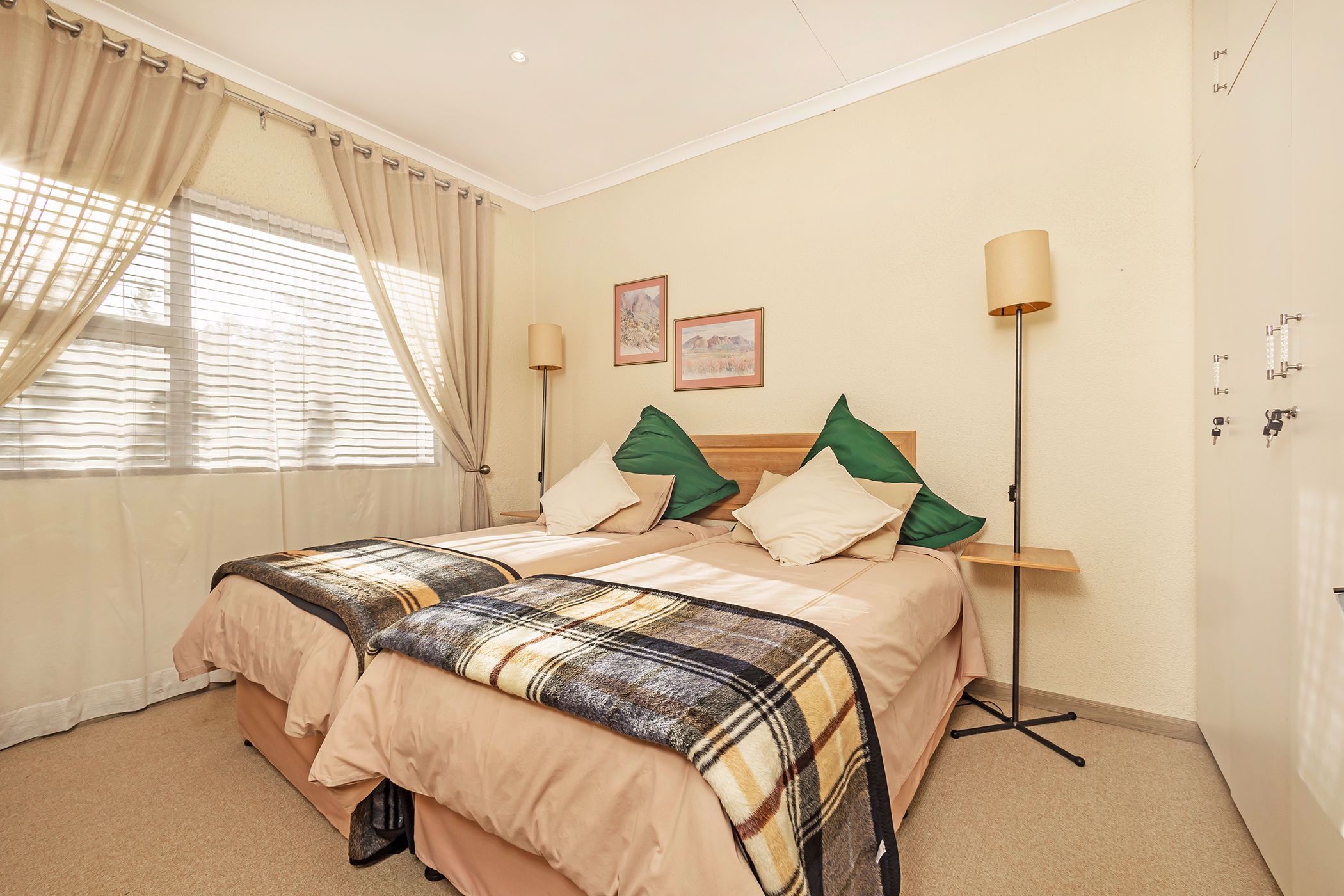 7 Bedroom Doublestorey House For Sale Valmary Park DBV1509252