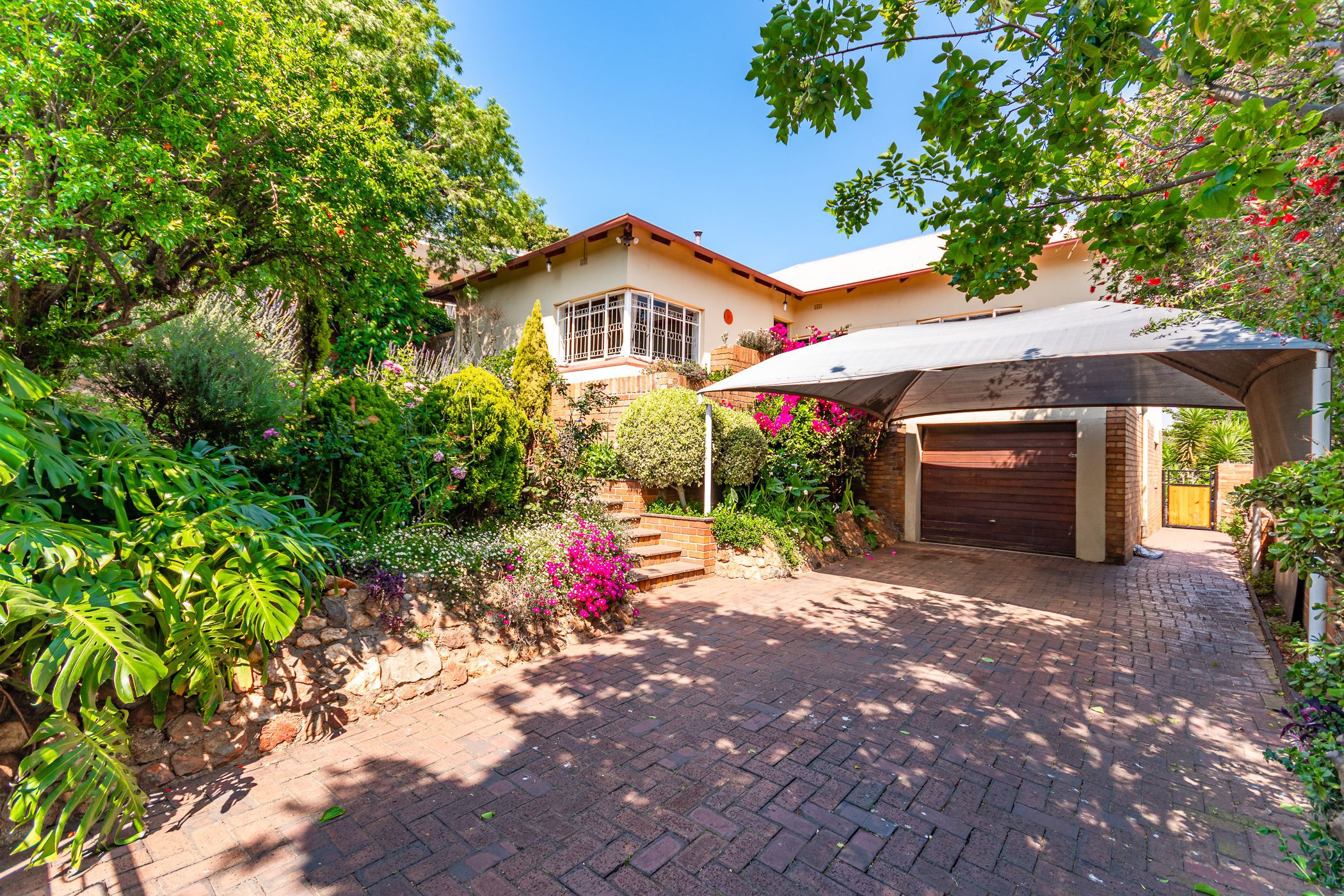 3 Bedroom House For Sale Kensington (Bedfordview Area) BED1586274