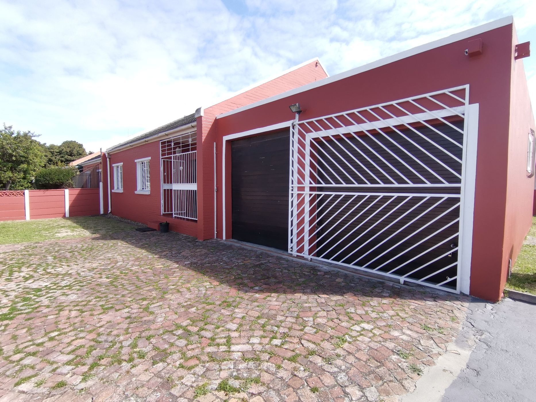 3 Bedroom House For Sale Westridge (Mitchells Plain) 1MN1585169