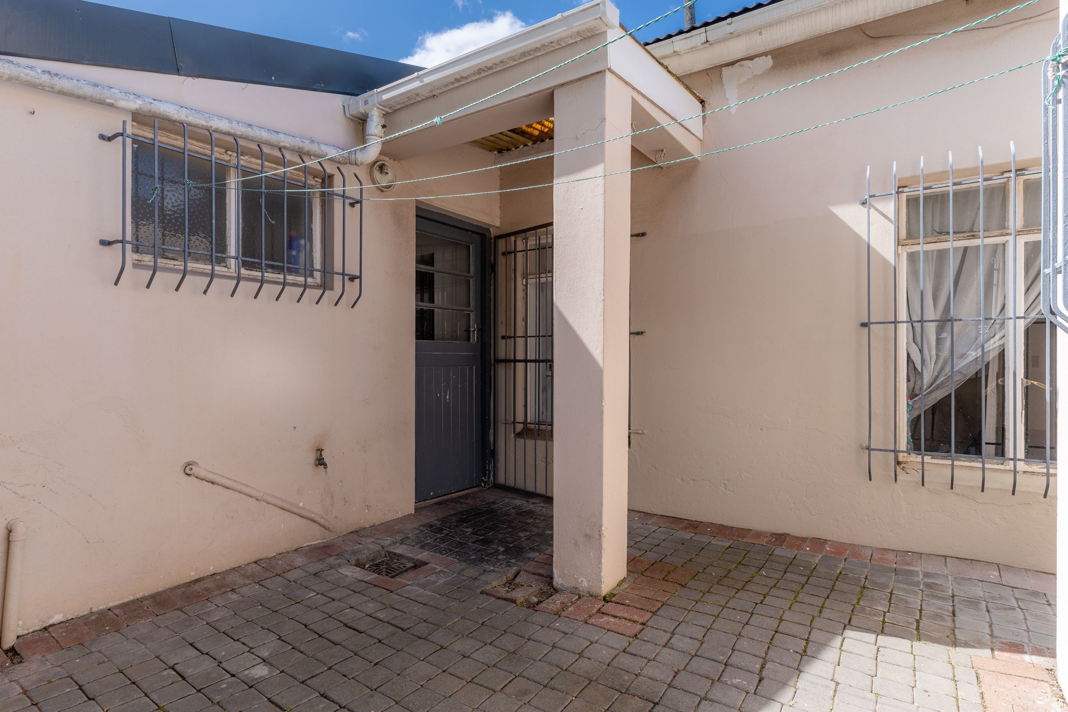 2 Bedroom Garden Apartment For Sale Observatory (Cape Town