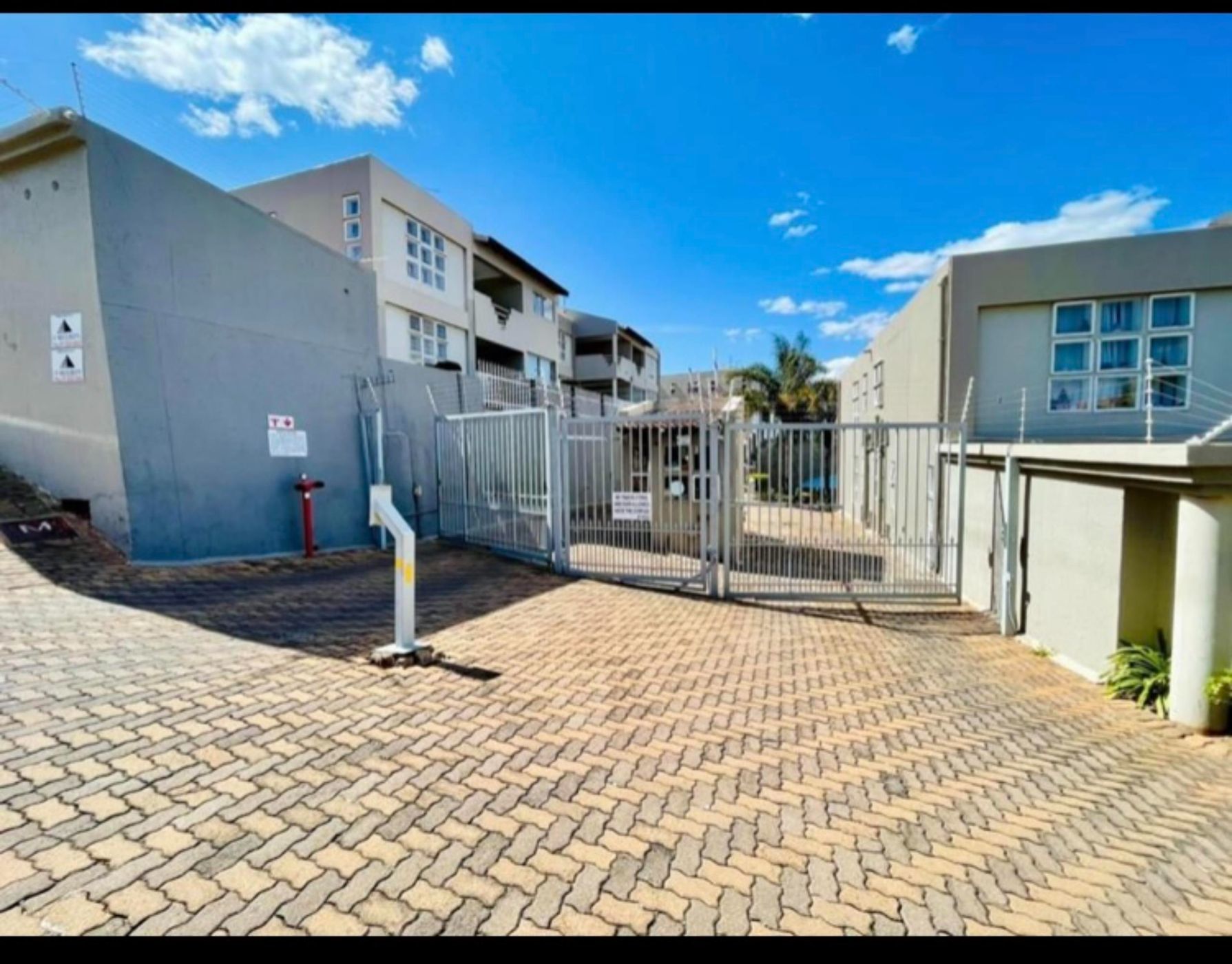 3 Bedroom Apartment For Sale Oakdene (Johannesburg) 1GV1584968