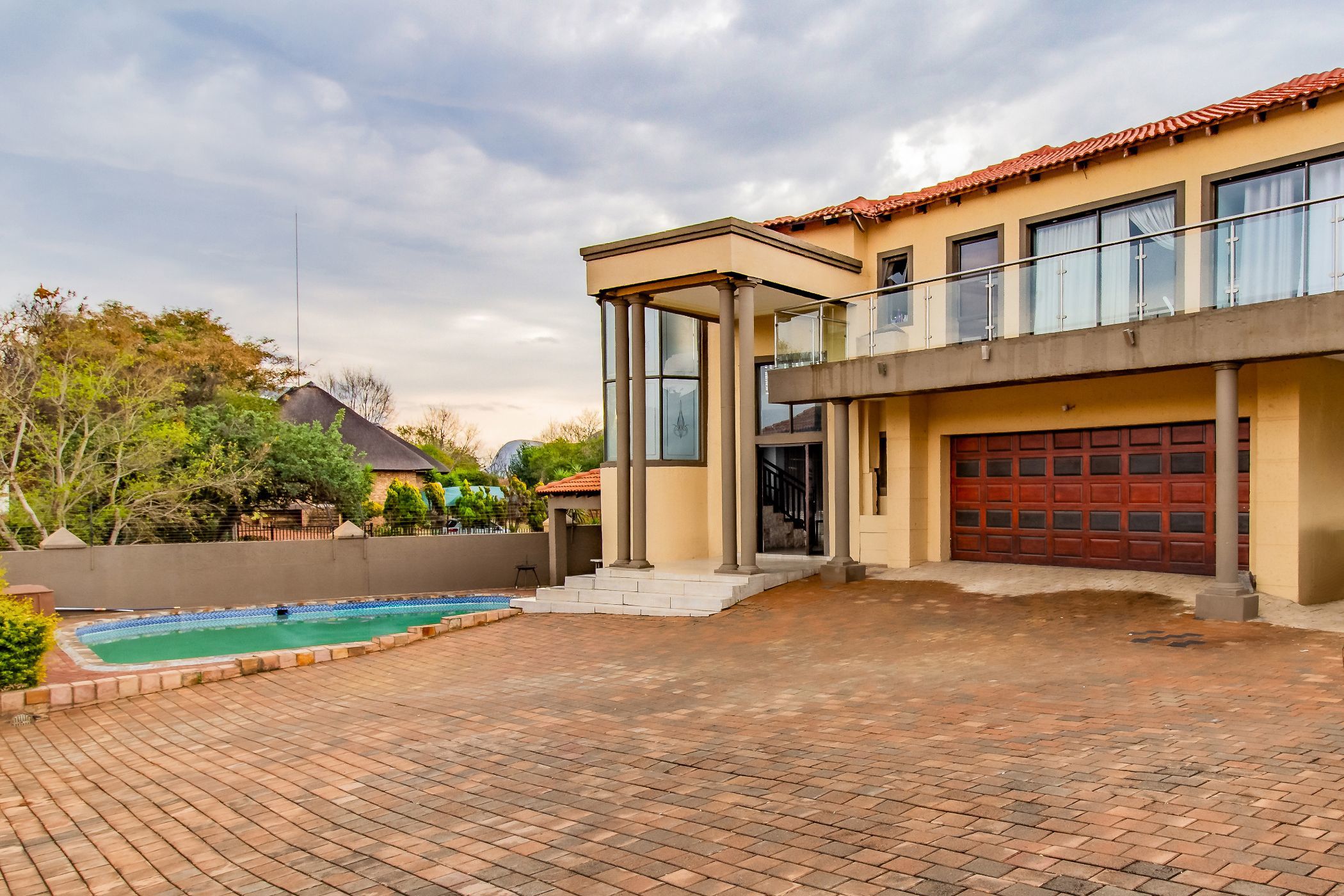 5 Bedroom Security Estate Home For Sale Birdwood 1HR1586062 Pam