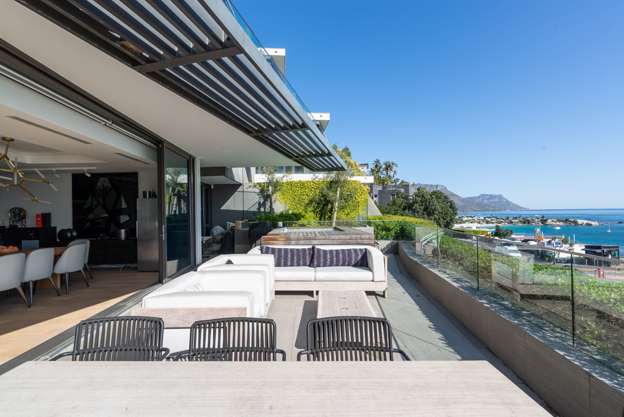 4 bedroom apartment for sale in Clifton