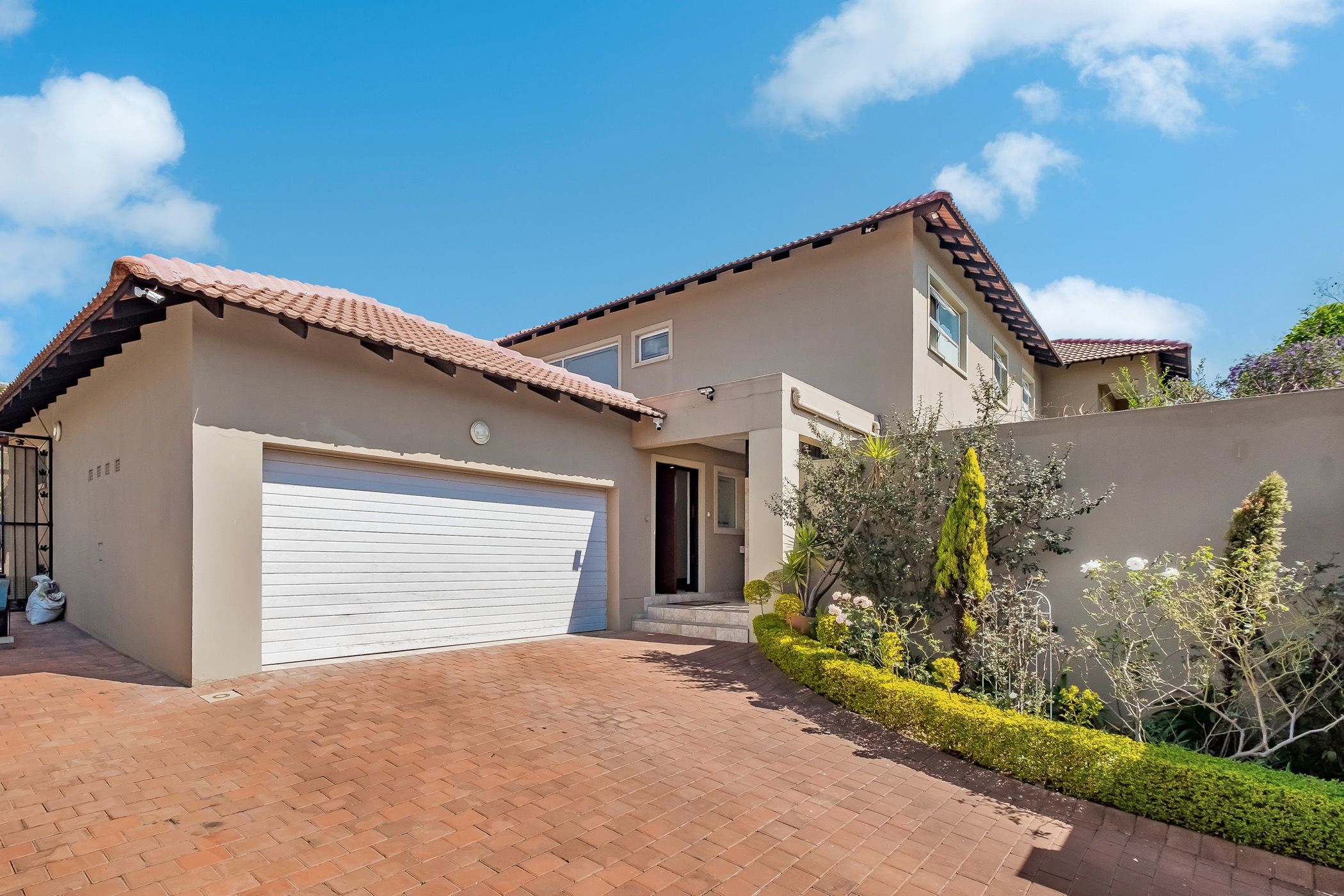 5 Bedroom Cluster House For Sale Ferndale (Randburg) RAN1586773