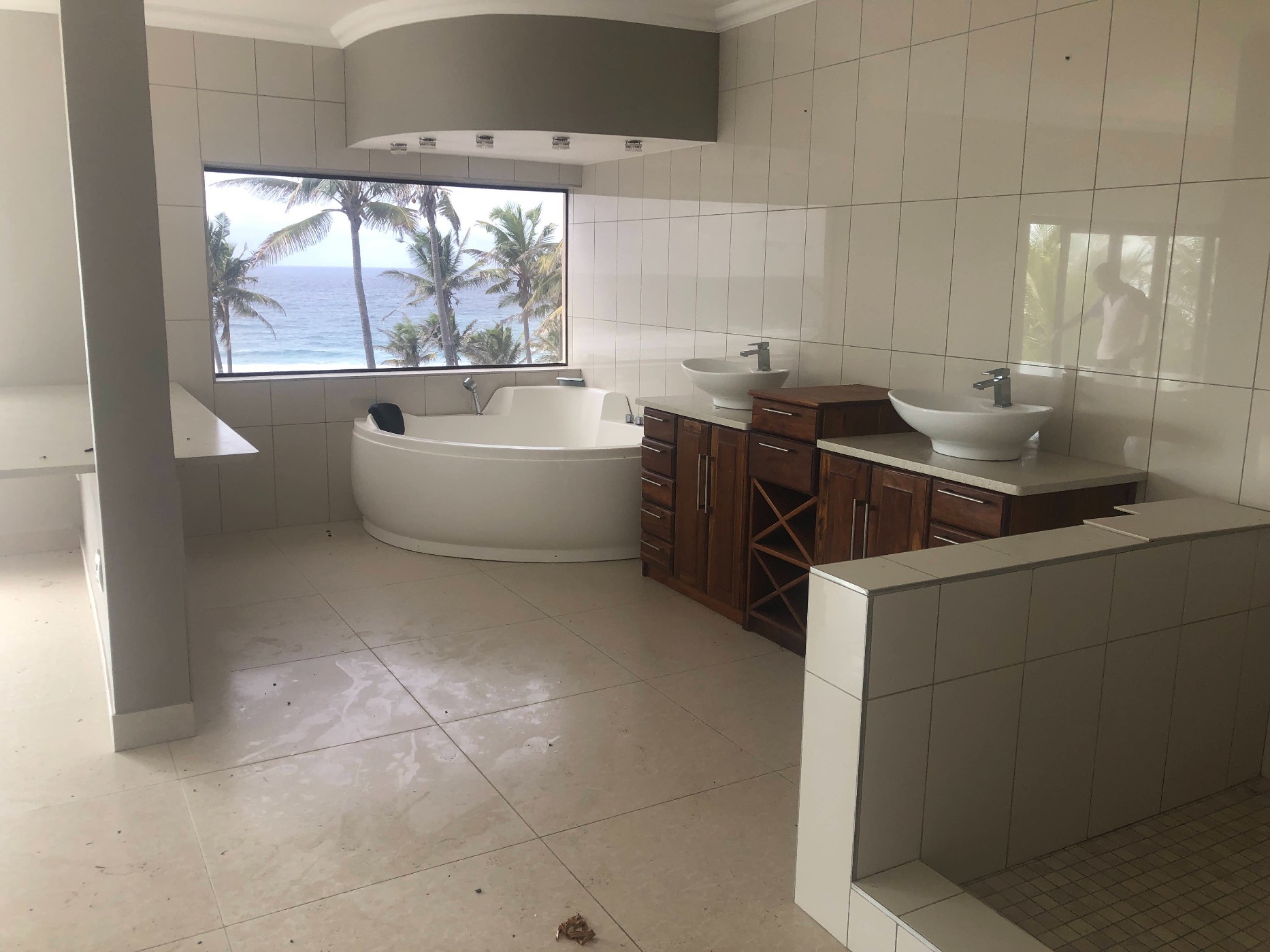 635 m&sup2; commercial retail property for sale in Guinjata (Inhambane, Mozambique)