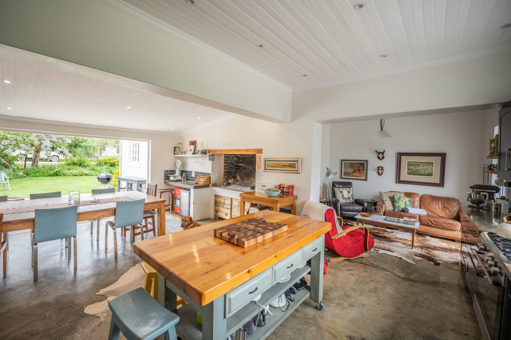 4 bedroom single-storey house for sale in Bedford