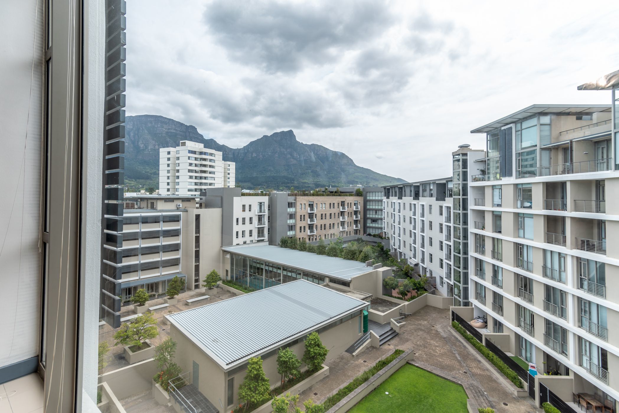 3 Bedroom Penthouse Apartment For Sale Claremont (Cape Town
