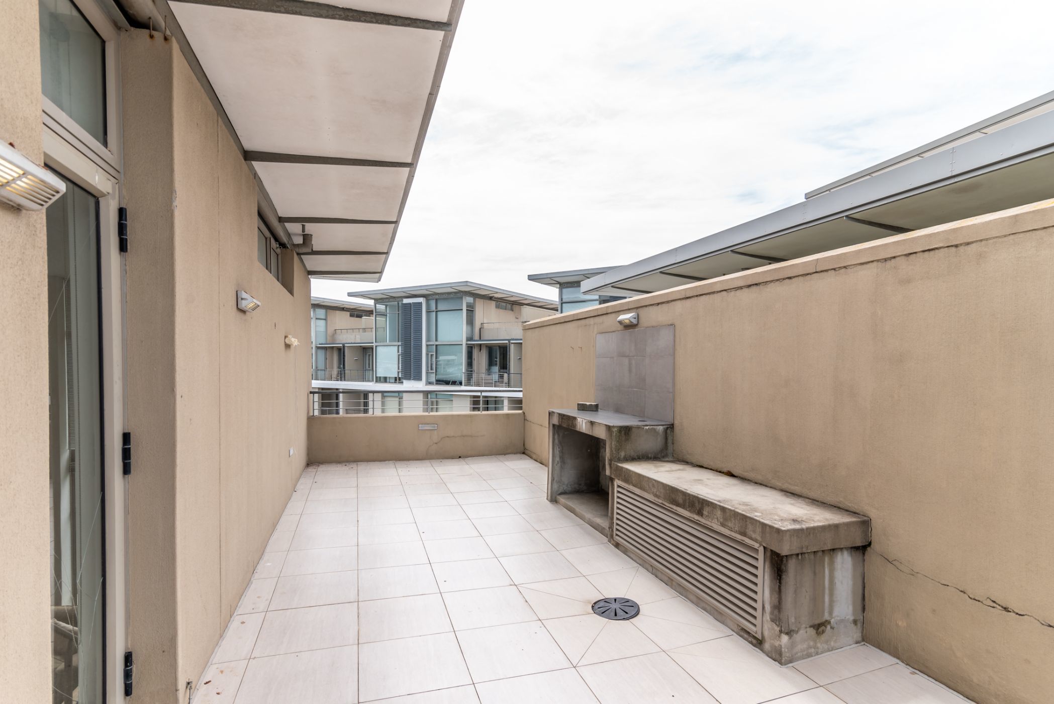 3 Bedroom Penthouse Apartment For Sale Claremont (Cape Town