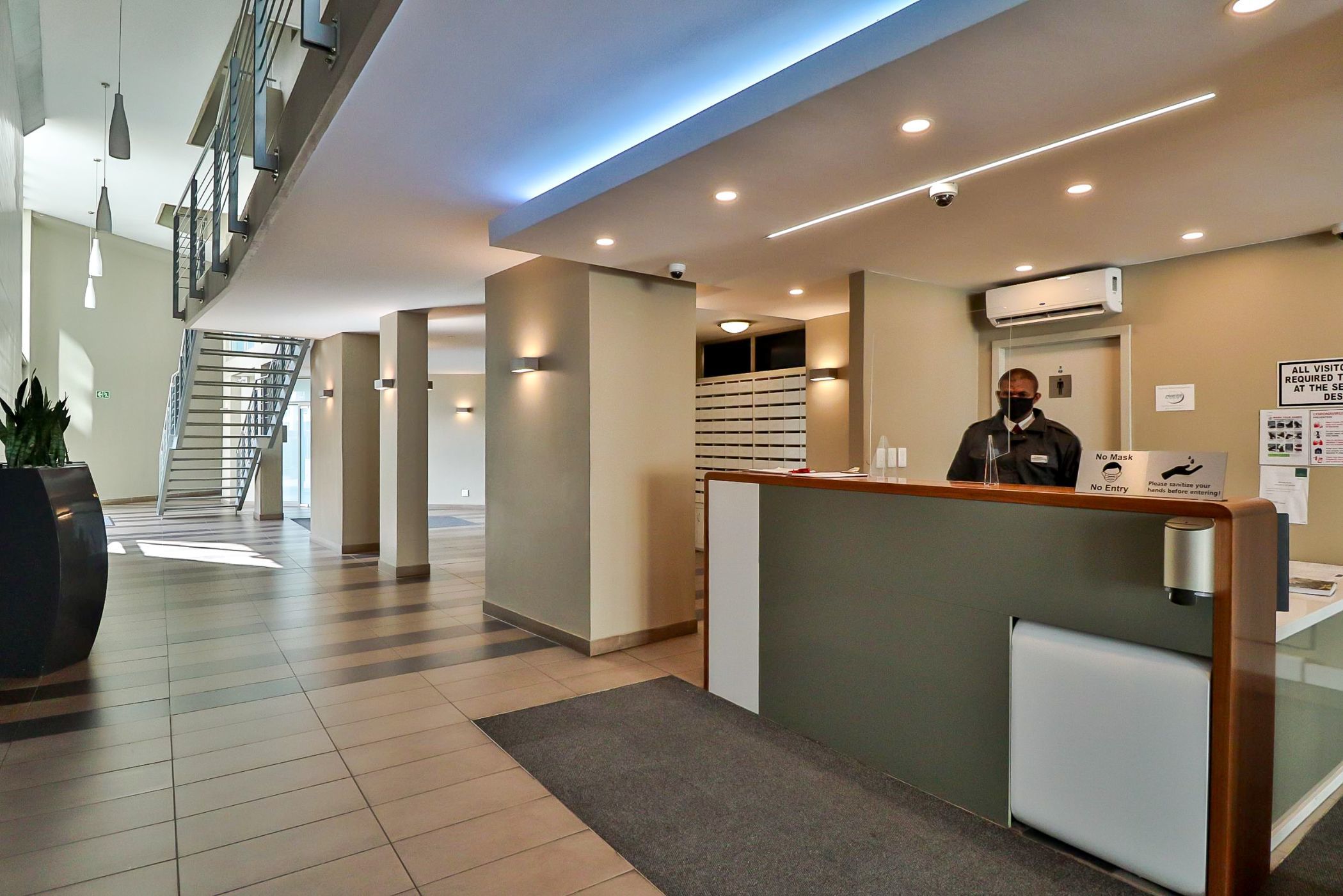 3 Bedroom Penthouse Apartment For Sale Claremont (Cape Town