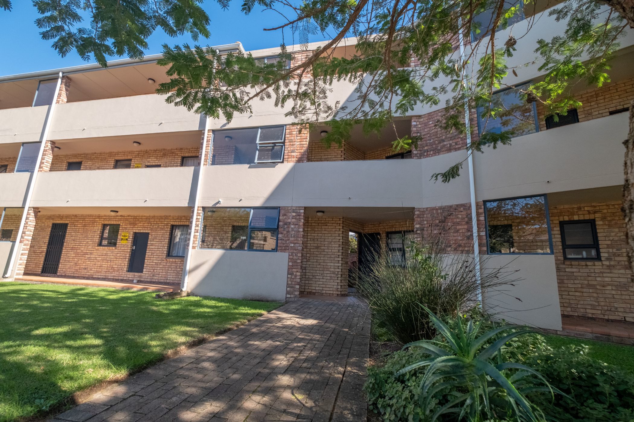 2 Bedroom Multistorey Apartment For Sale Grahamstown Central