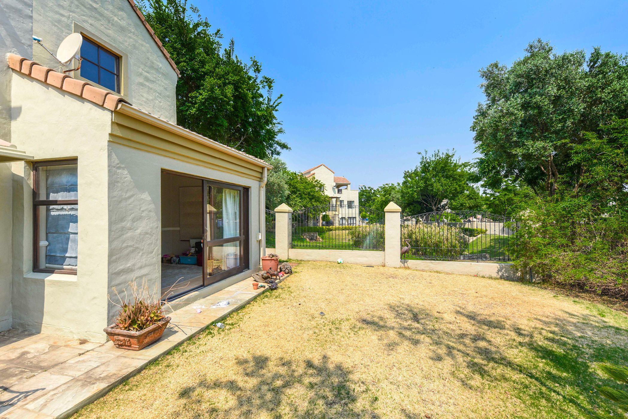 3 Bedroom Doublestorey Cluster For Sale Lonehill FW1610047 Pam