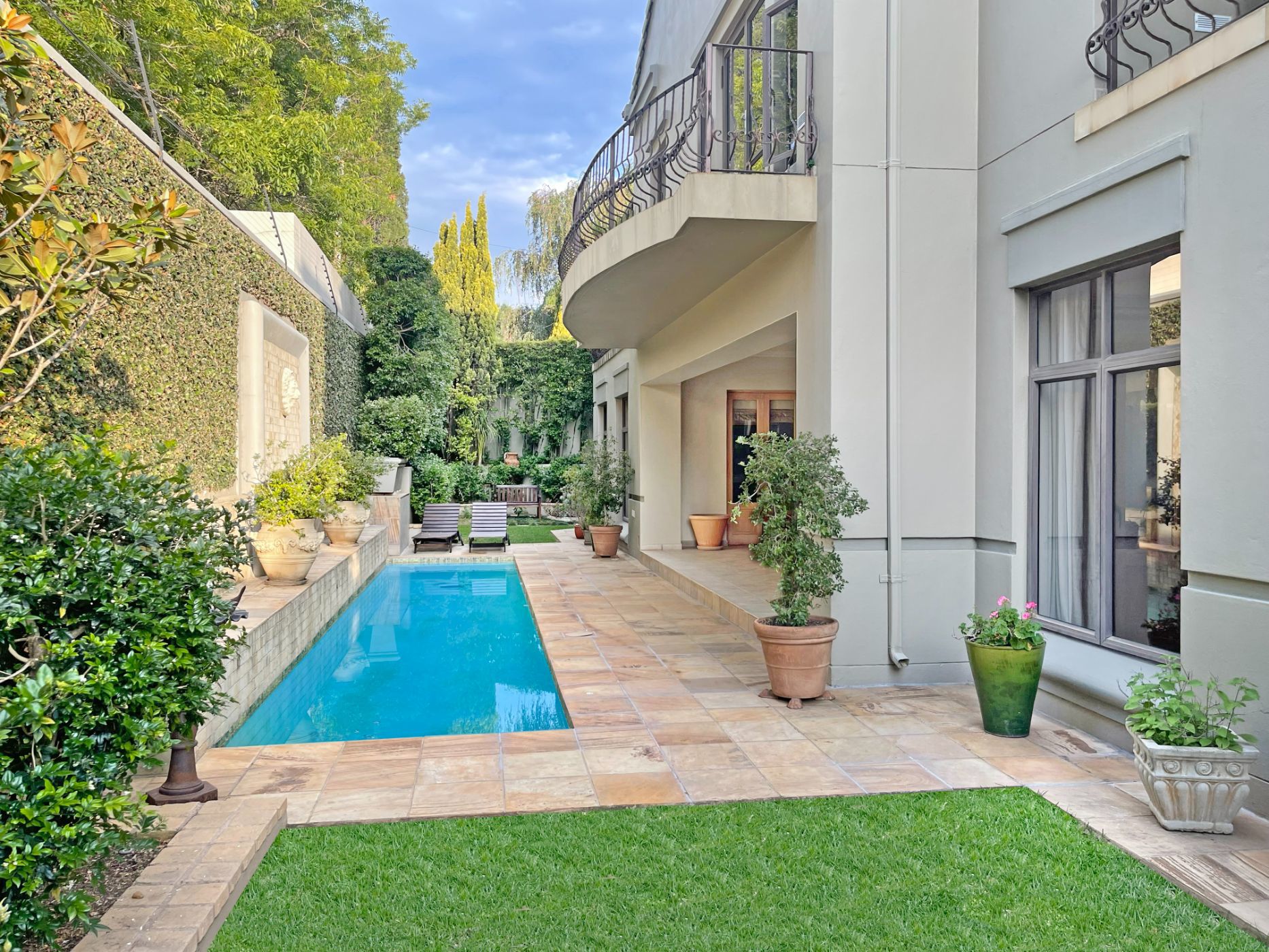 6 Bedroom Doublestorey Cluster For Sale Hyde Park (Sandton