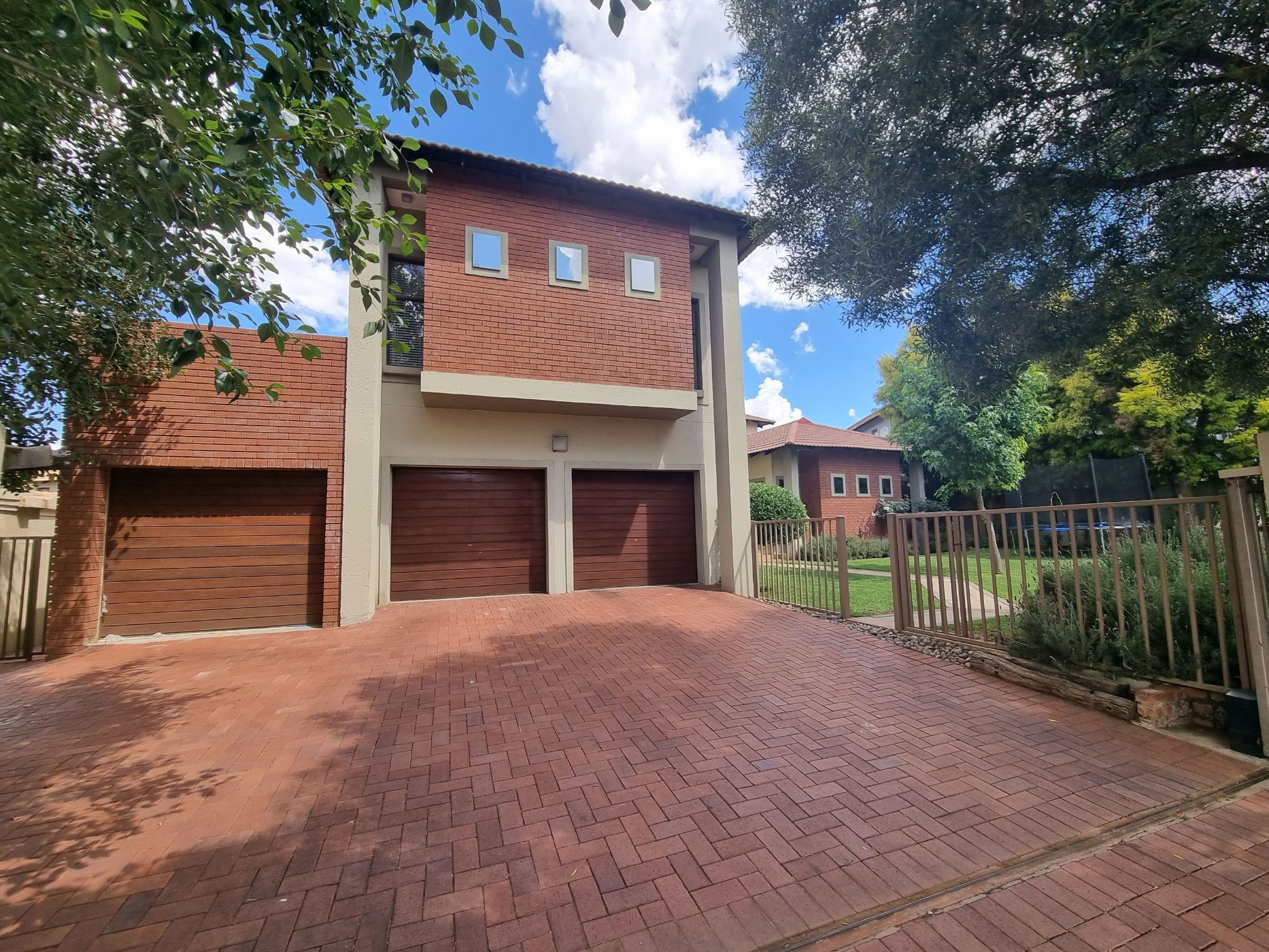 4 bedroom house for sale in Woodland Hills