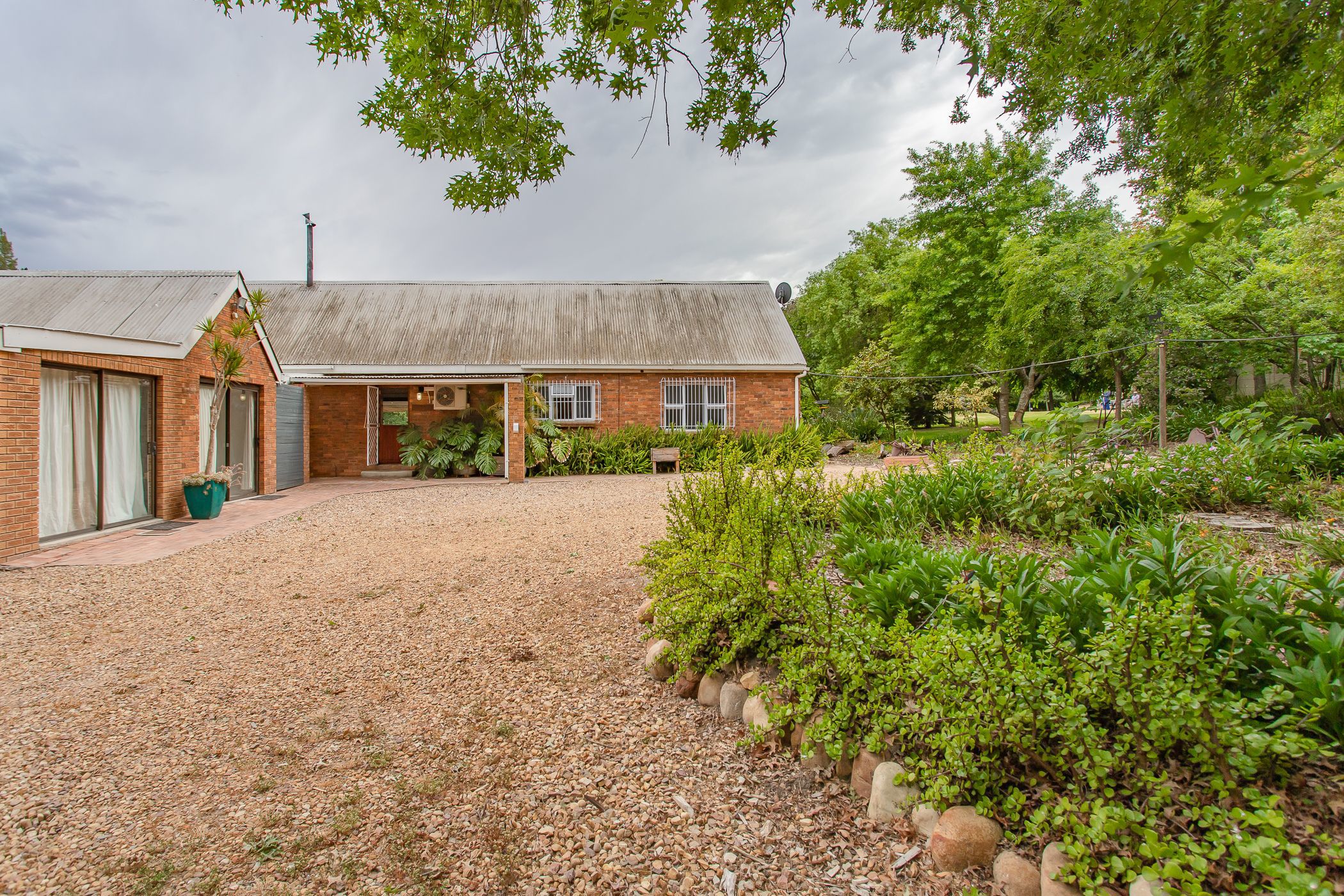 3.84 hectare Lifestyle Property For Sale Paarl TK1592306 Pam