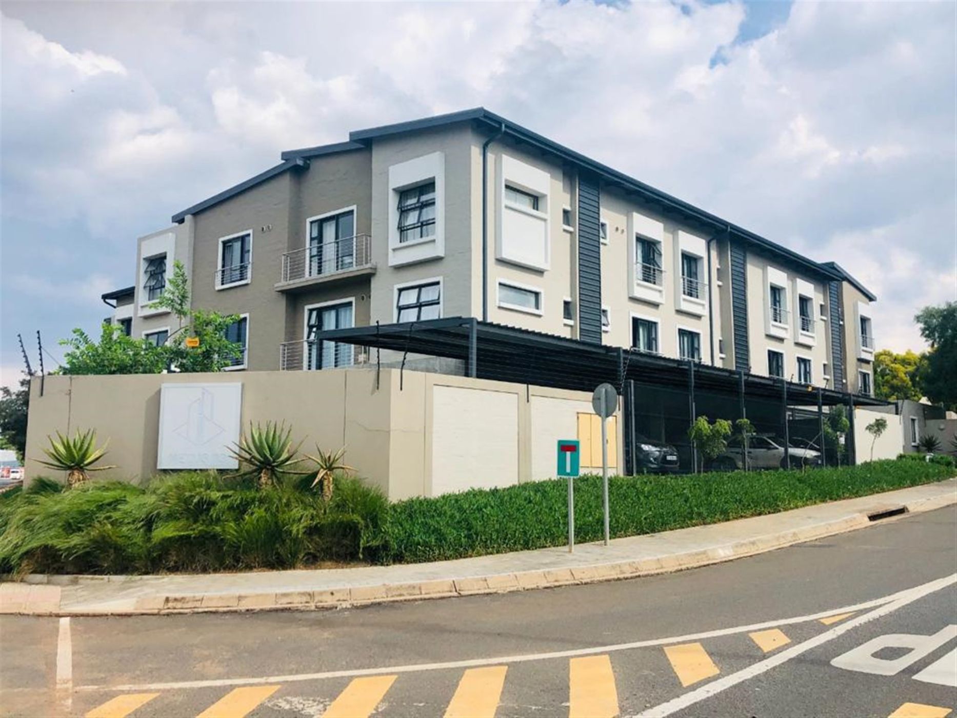 1 Bedroom Apartment For Sale Menlo Park PT1592493 Pam Golding