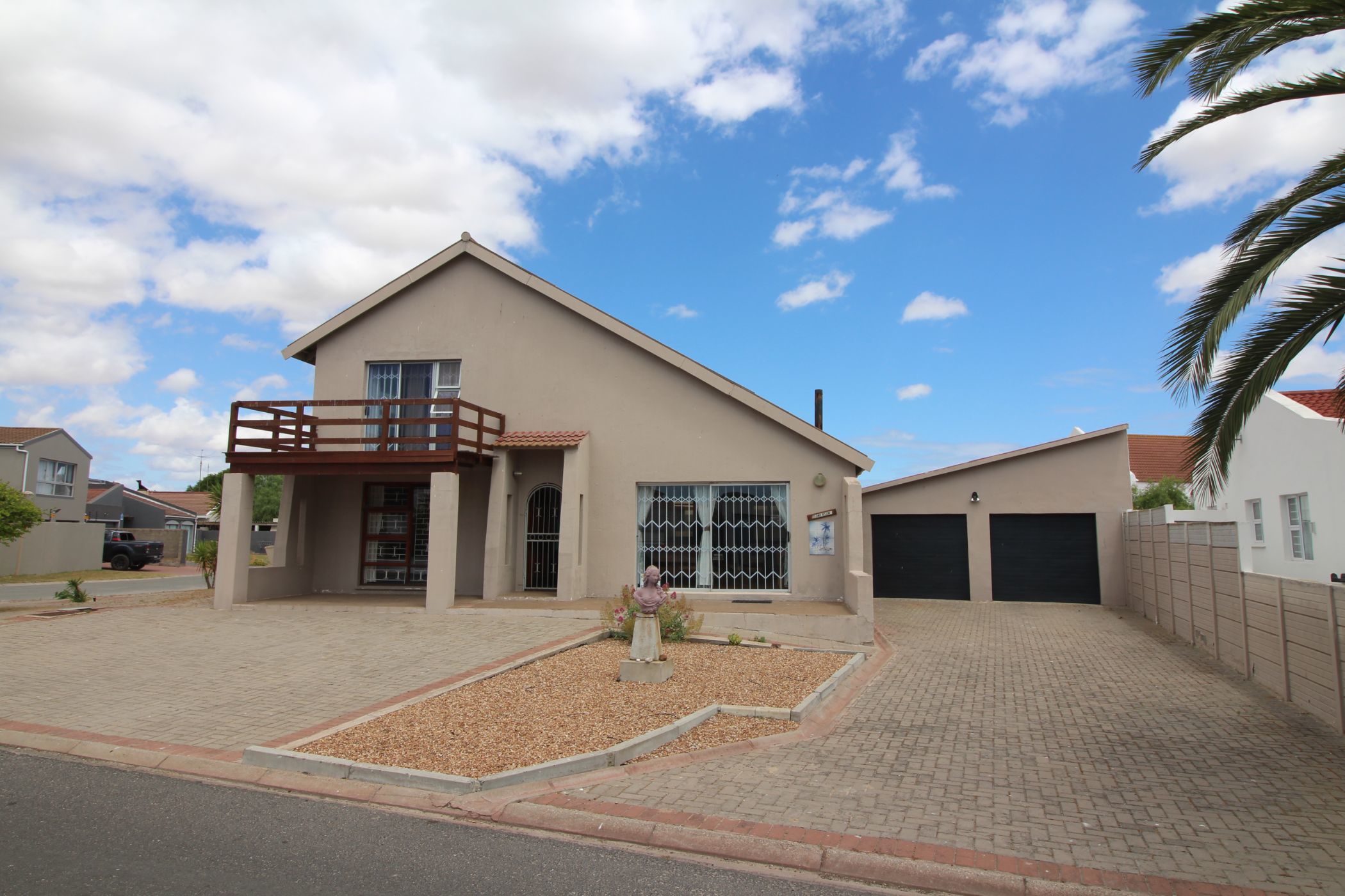 3 Bedroom Doublestorey House For Sale Port Owen LA1592711 Pam