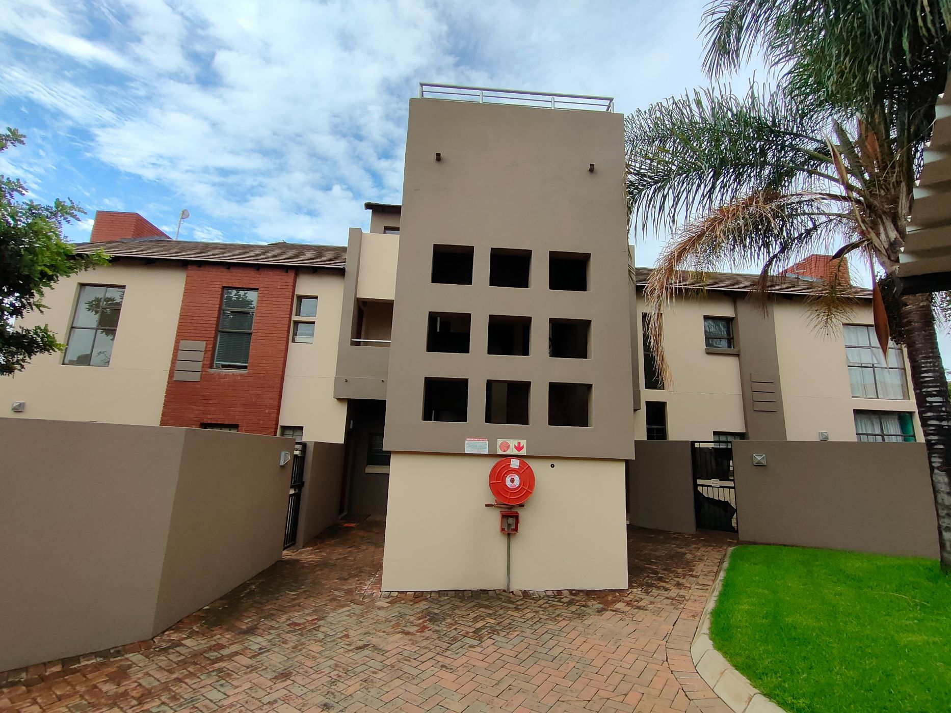 2 bedroom townhouse for sale in Bendor Park