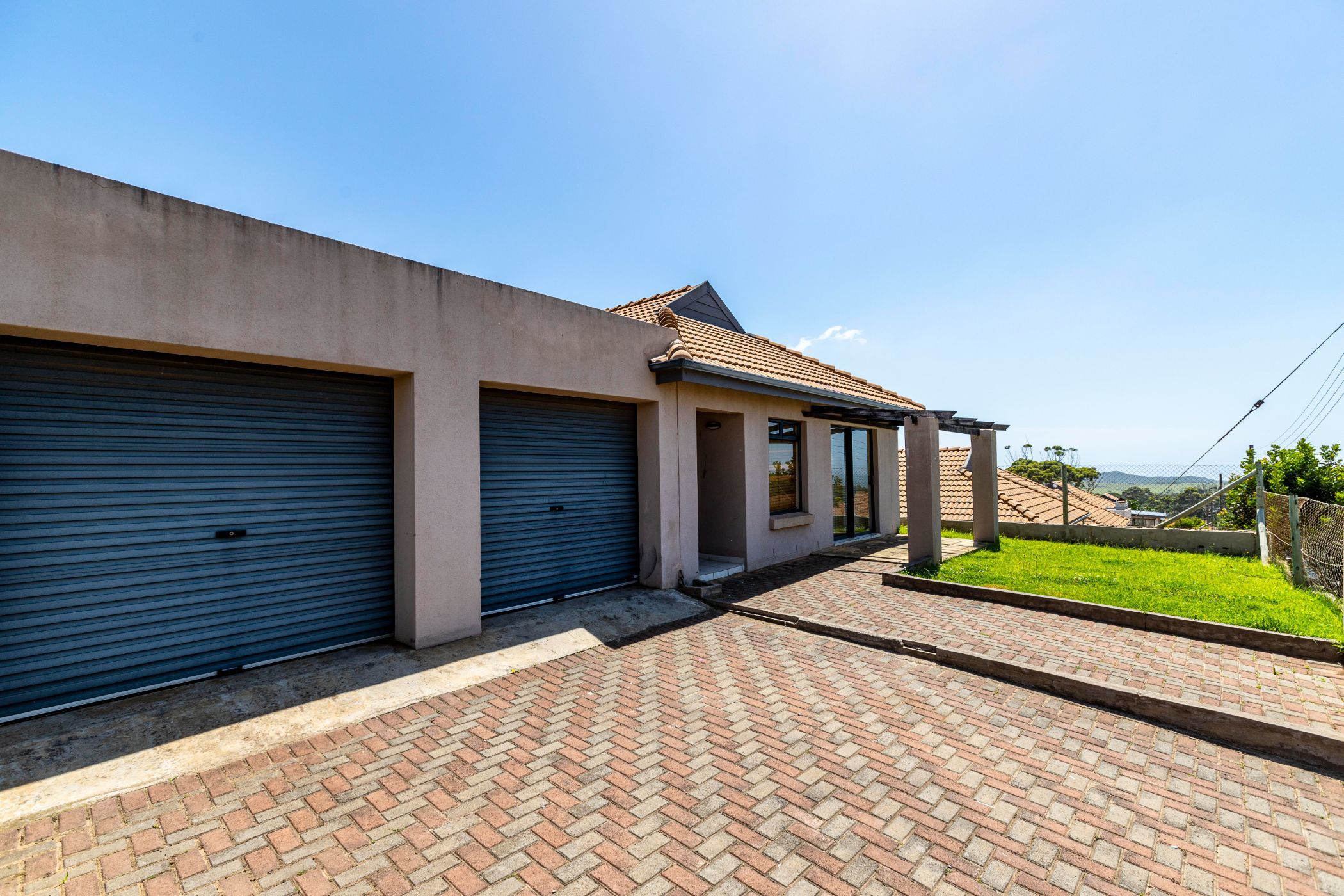 3 Bedroom House For Sale Kidds Beach 1ET1596801 Pam Golding