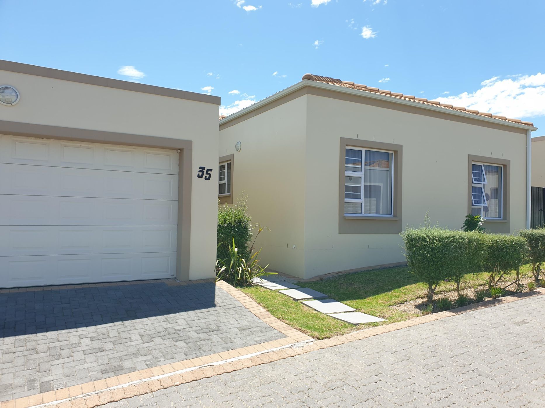 3 Bedroom Townhouse To Rent Westbrook (Port Elizabeth (Gqeberha