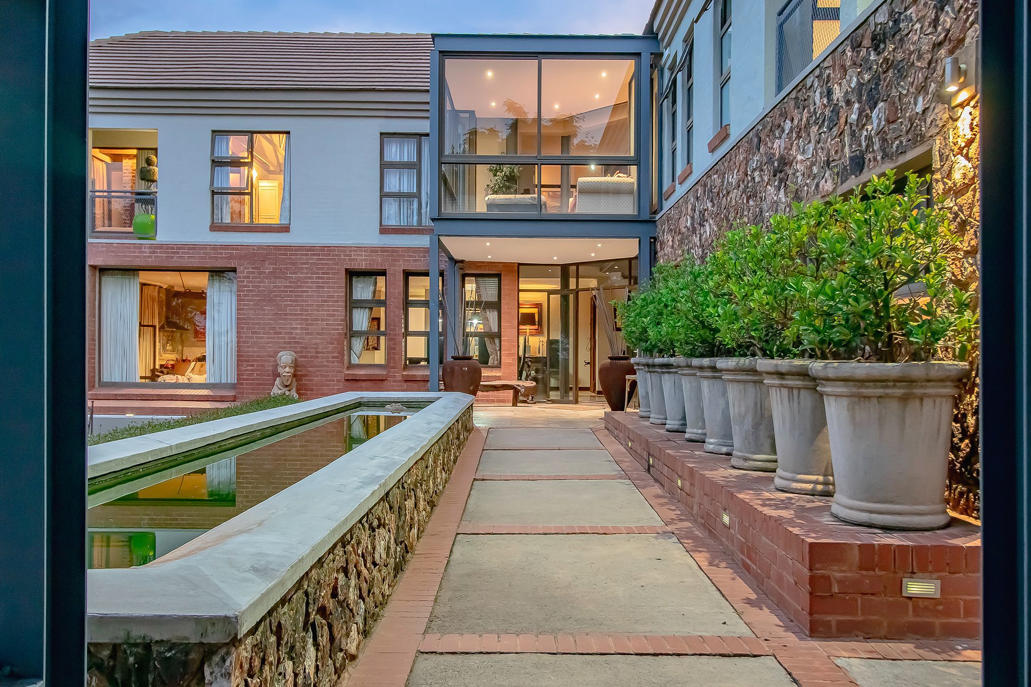 4 Bedroom Doublestorey House For Sale Cornwall Hill CN1595749