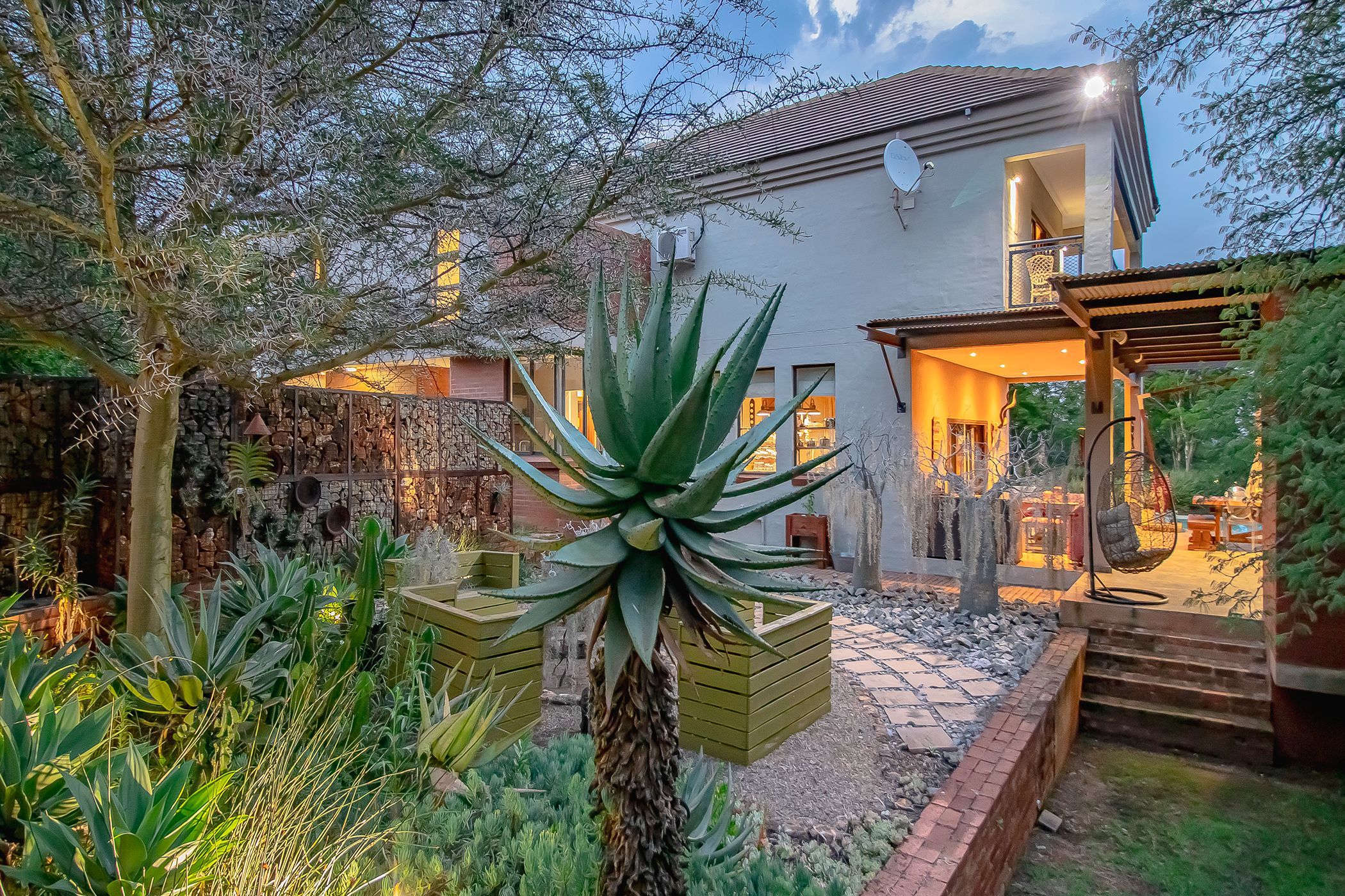 4 Bedroom Doublestorey House For Sale Cornwall Hill CN1595749