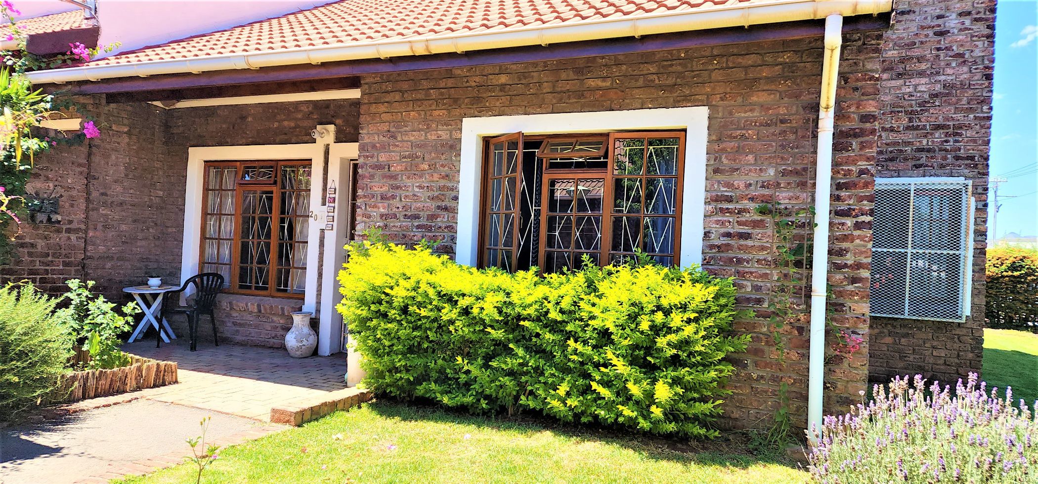 3 Bedroom Townhouse For Sale Cradock 1KK1606775 Pam Golding
