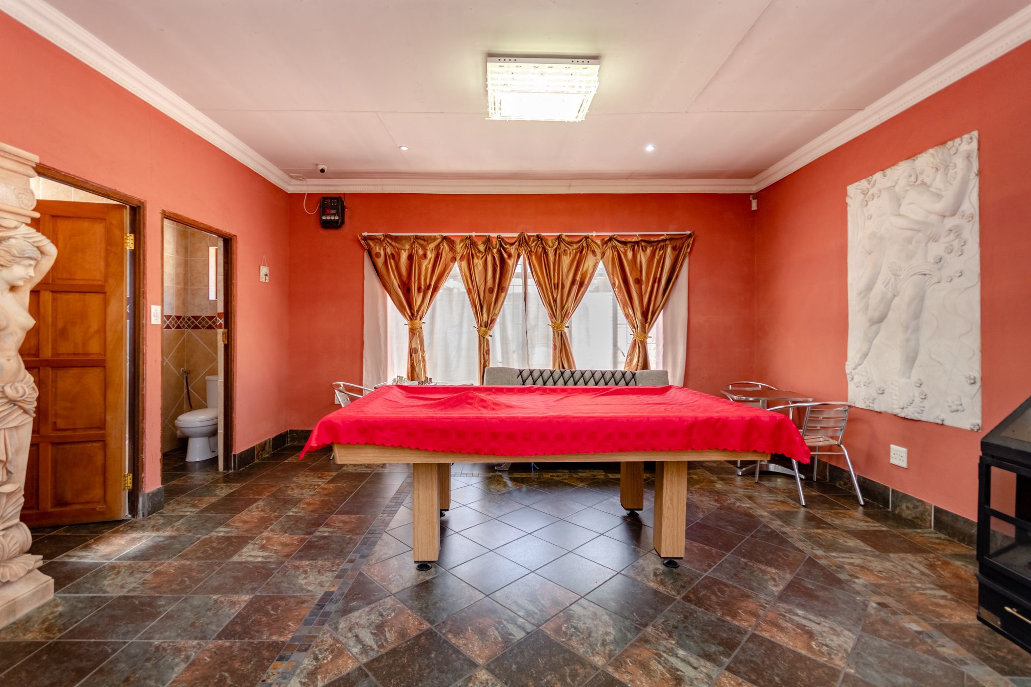 18 Guest Room Guesthouse For Sale Ravenswood EN1600316 Pam