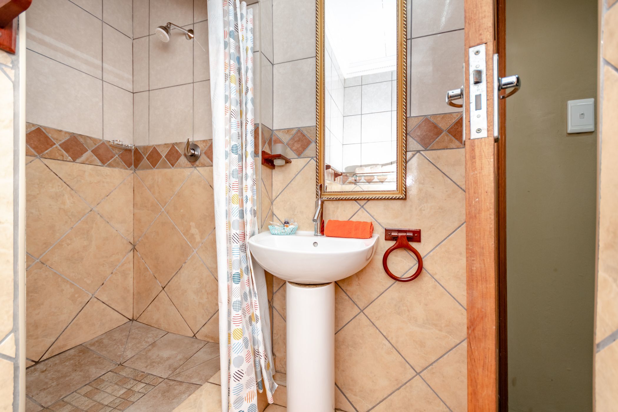 18 Guest Room Guesthouse For Sale Ravenswood EN1600316 Pam