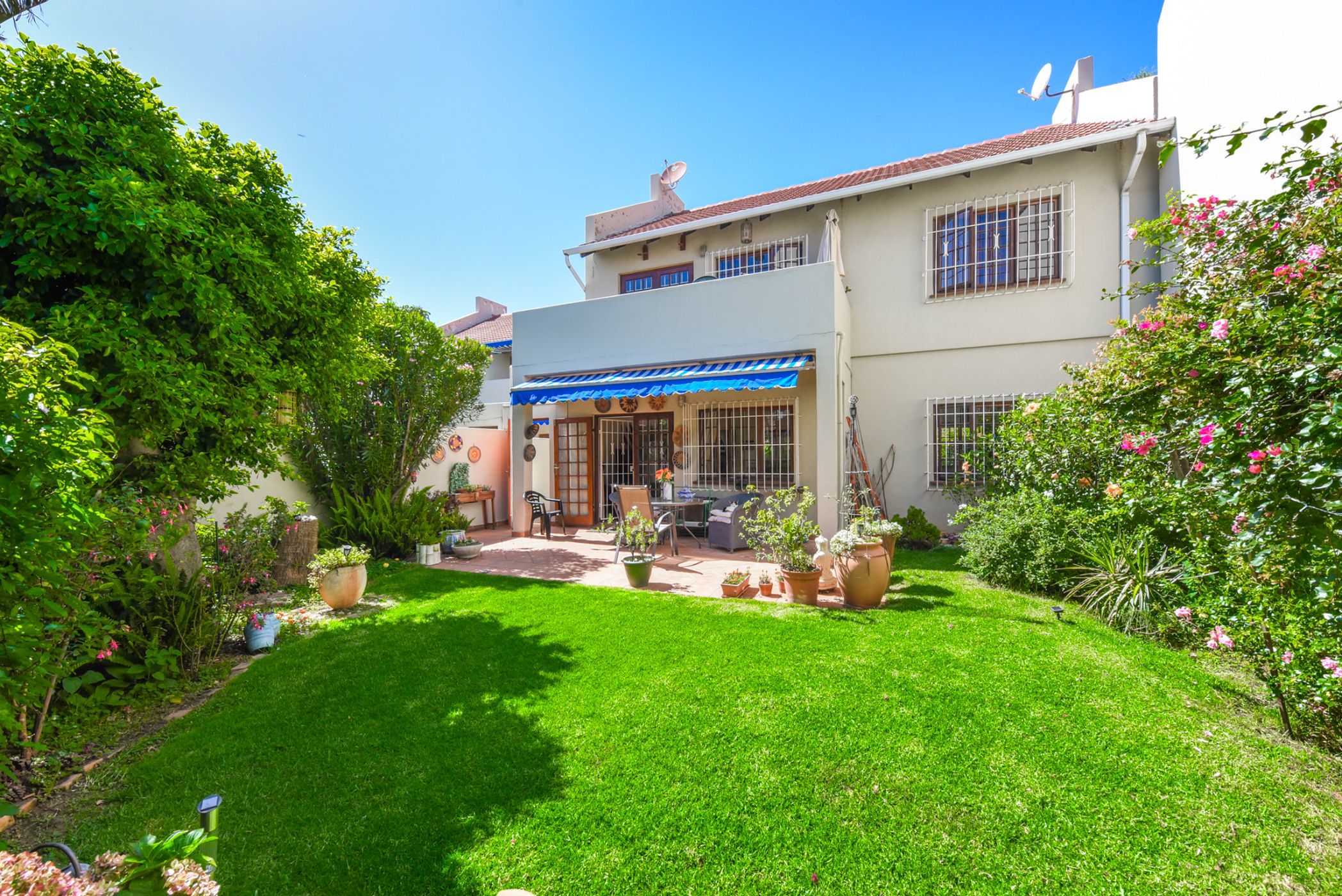 2 Bedroom Garden Apartment For Sale Sandown (Sandton) HP1599442