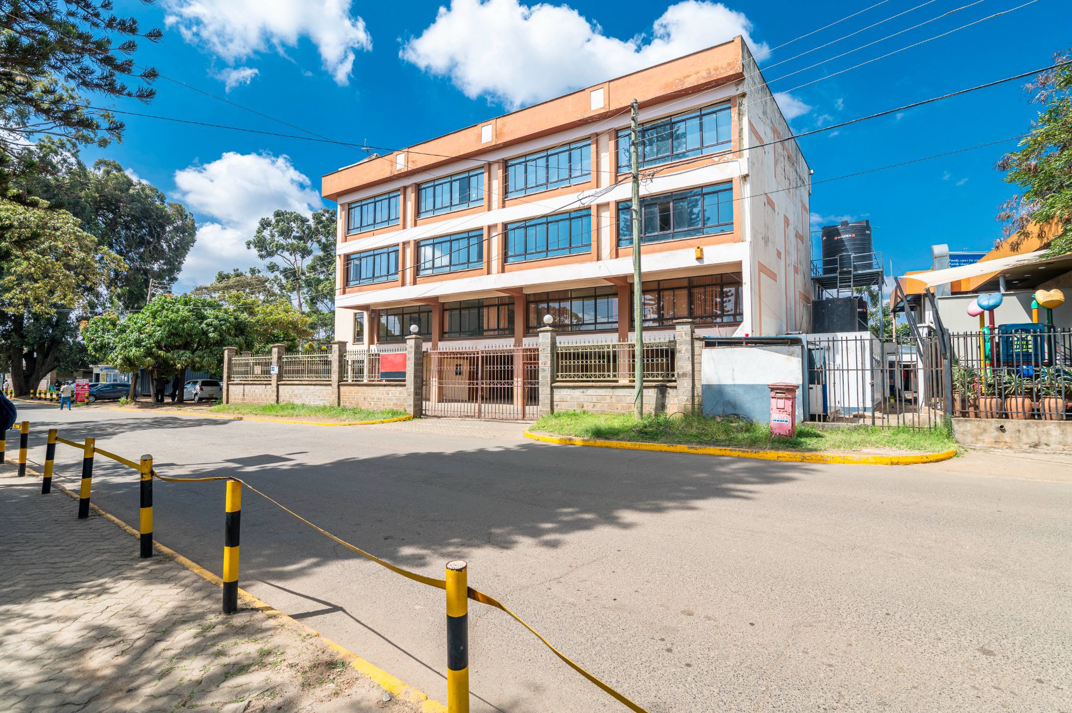 213 m&sup2; commercial office to rent in Langata (Kenya)