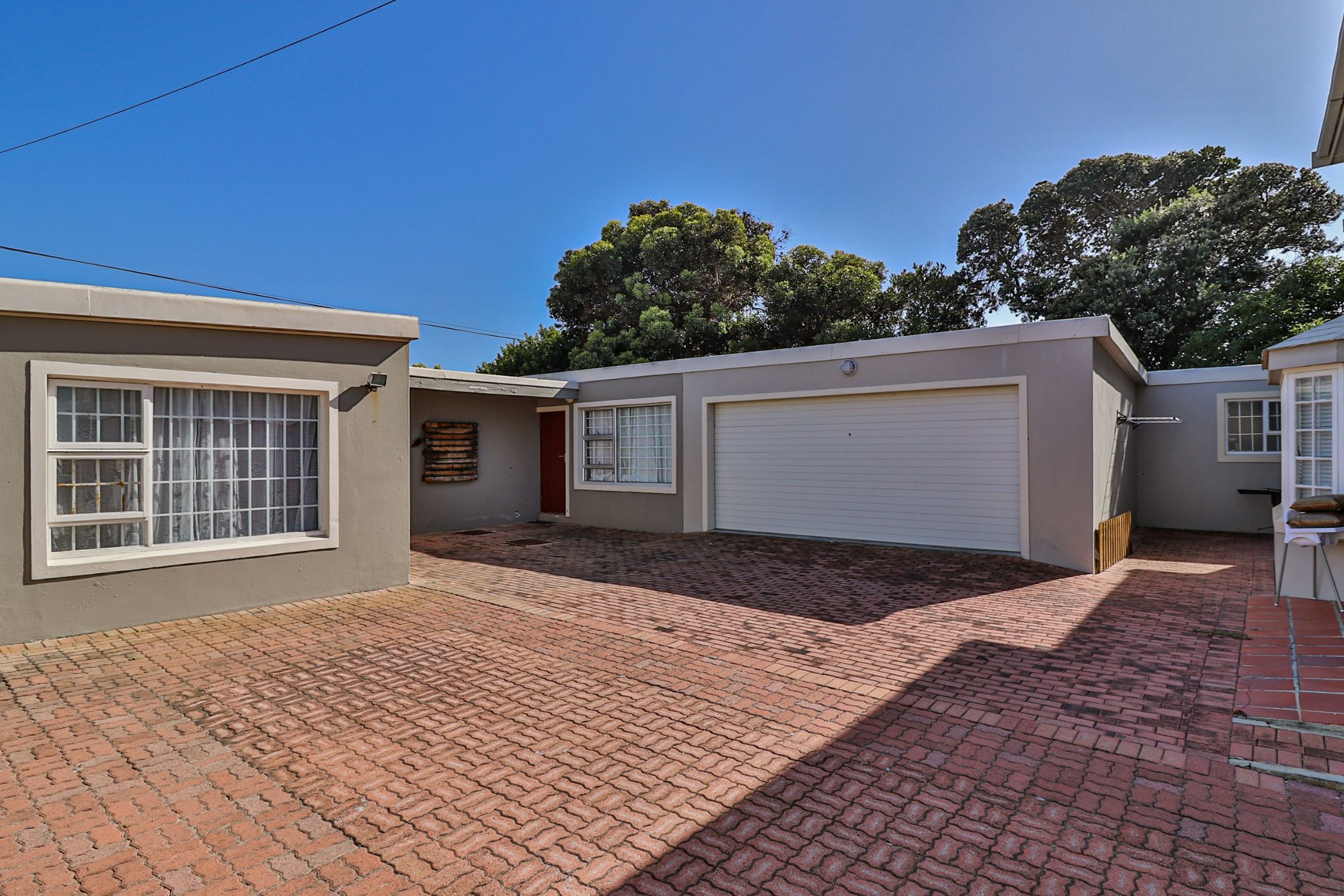 6 Bedroom Beachfront Villa For Sale Sandbaai ON1600496 Pam