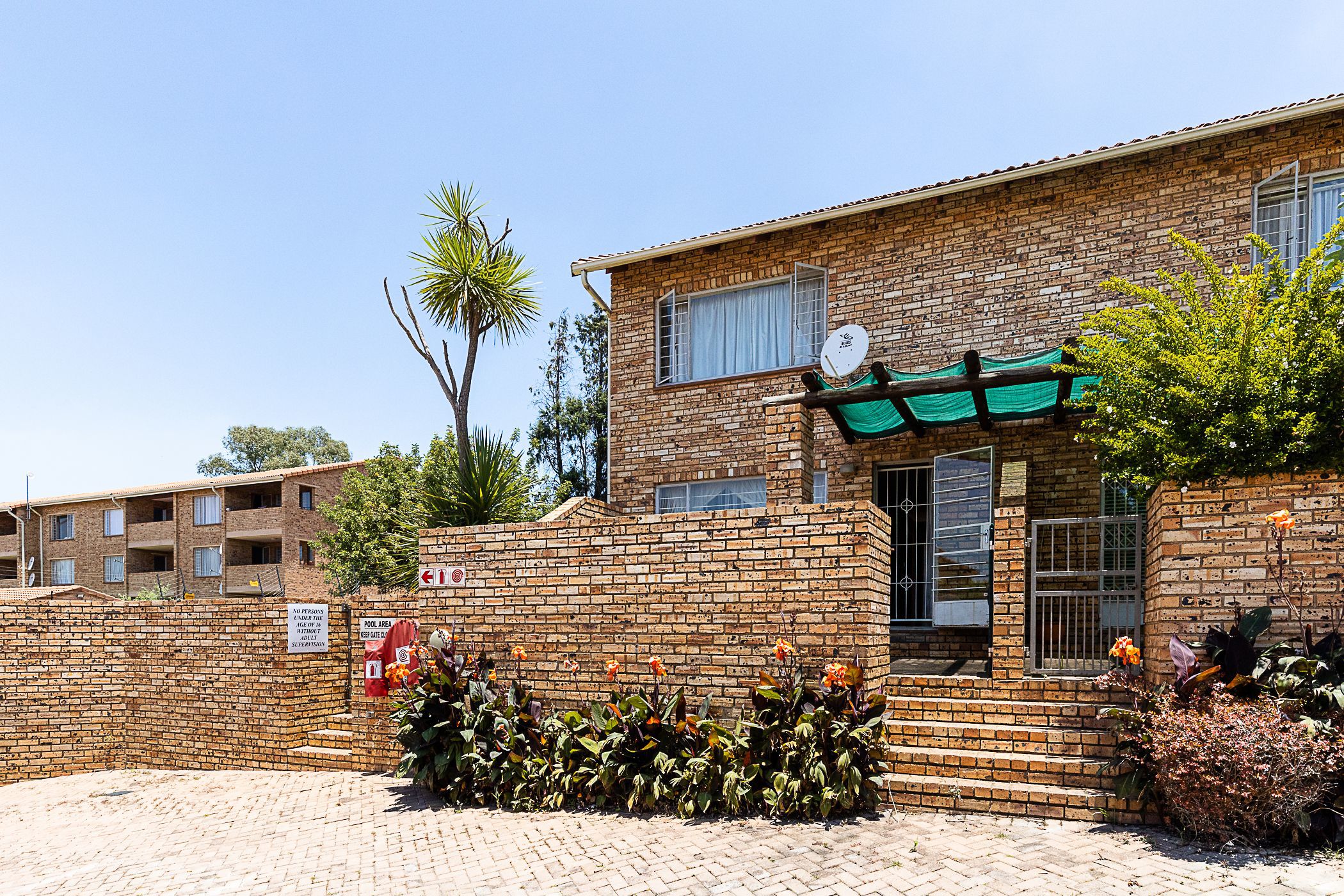 2 bedroom townhouse for sale in Sundowner