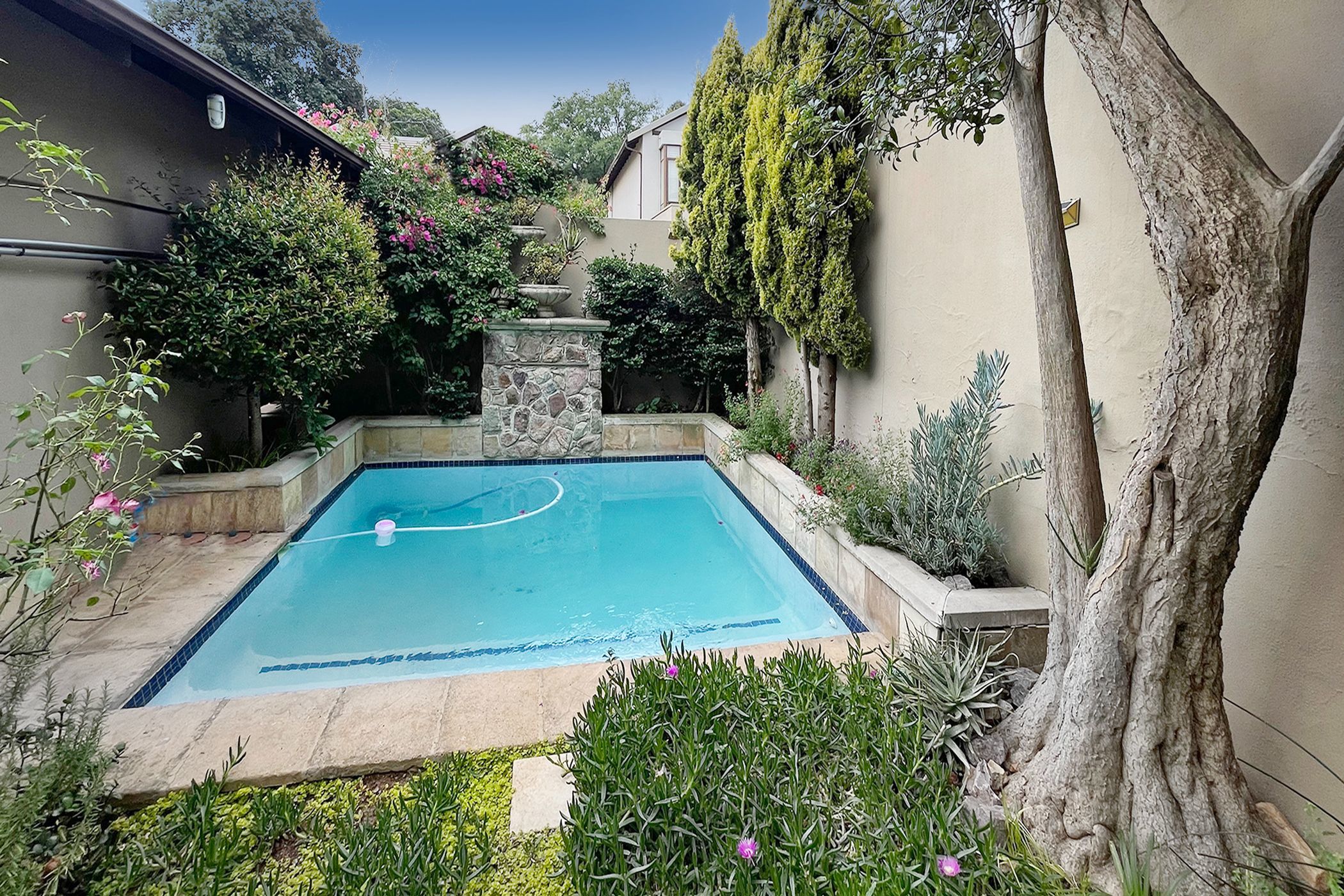 4 Bedroom Cluster House For Sale Hyde Park (Sandton) HP1602783