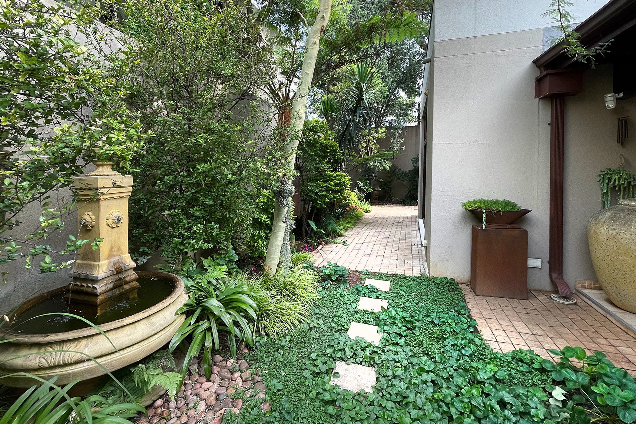 4 Bedroom Cluster House For Sale Hyde Park (Sandton) HP1602783