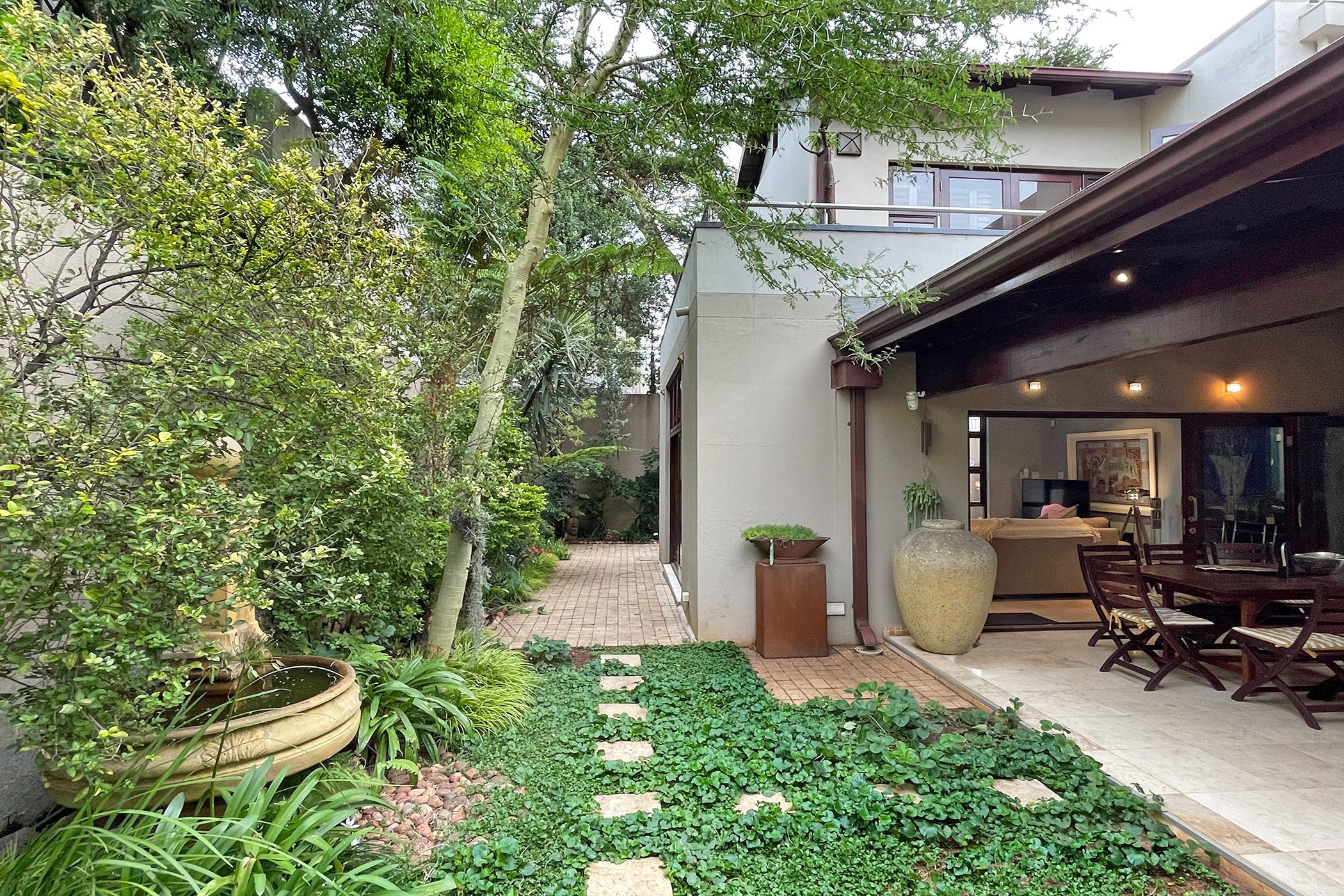 4 Bedroom Cluster House For Sale Hyde Park (Sandton) HP1602783