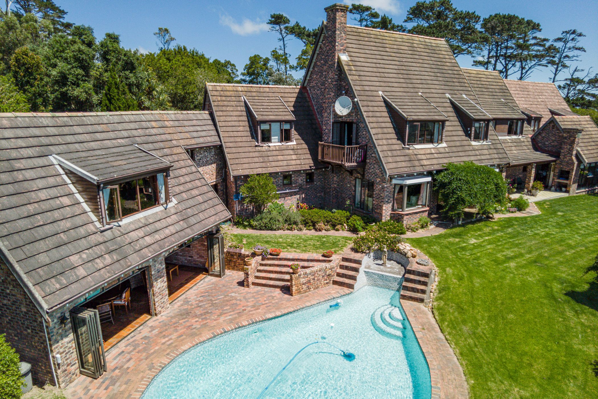 6 Bedroom House For Sale 1PLZ1603229 Pam Golding