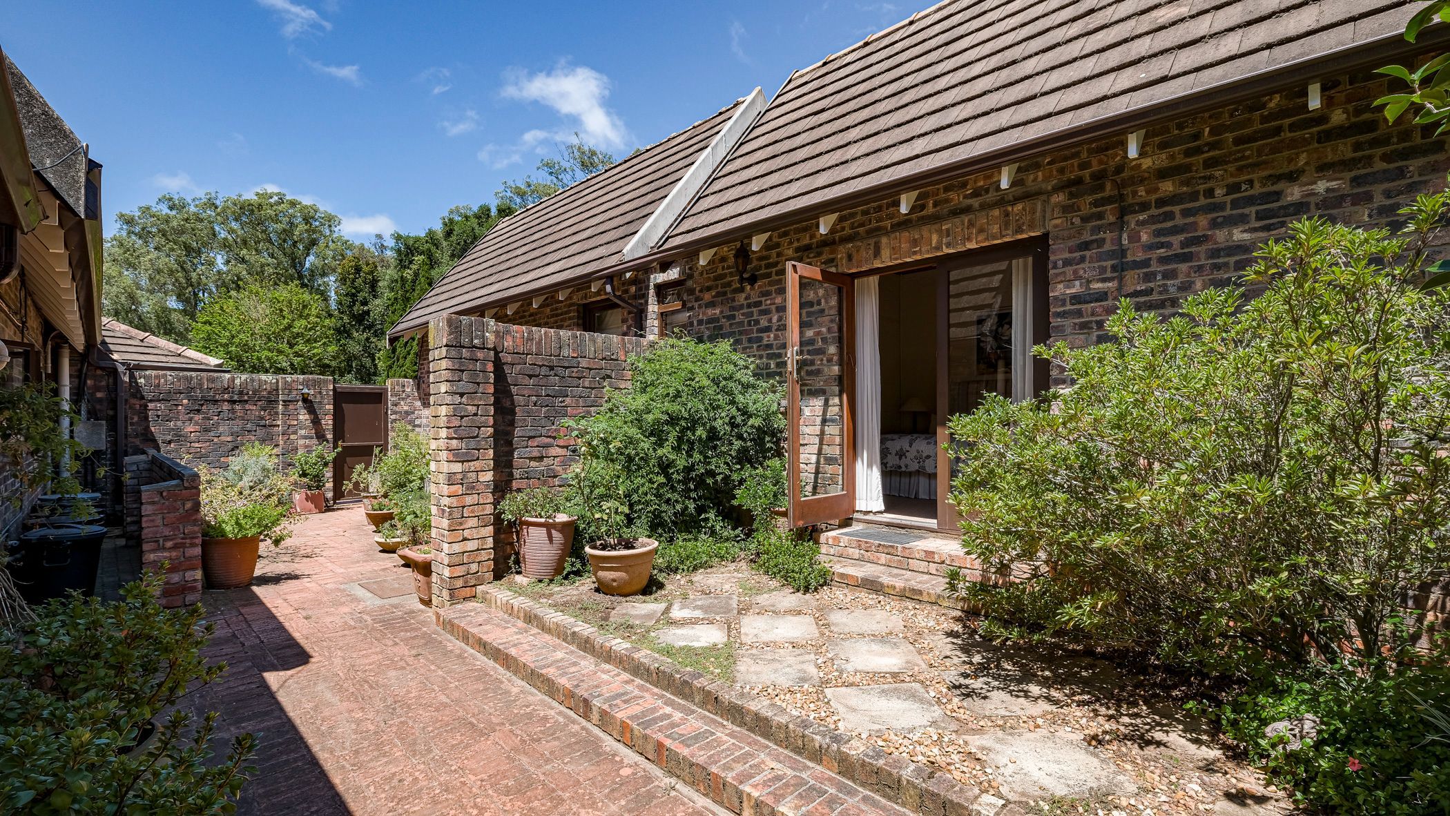 6 Bedroom House For Sale 1PLZ1603229 Pam Golding