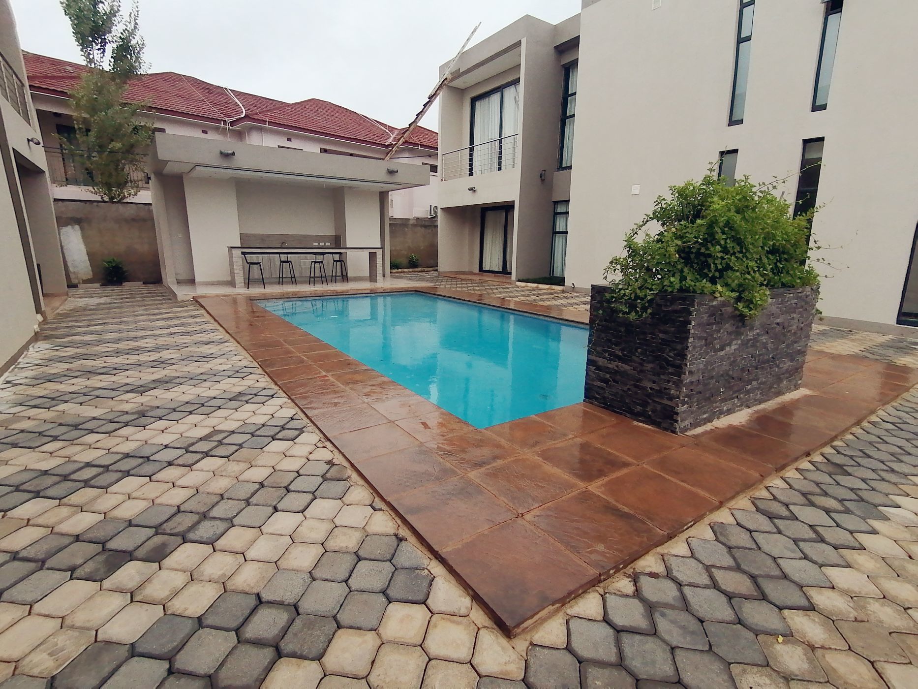 2 bedroom double-storey apartment to rent in Ibex Hill (Zambia)