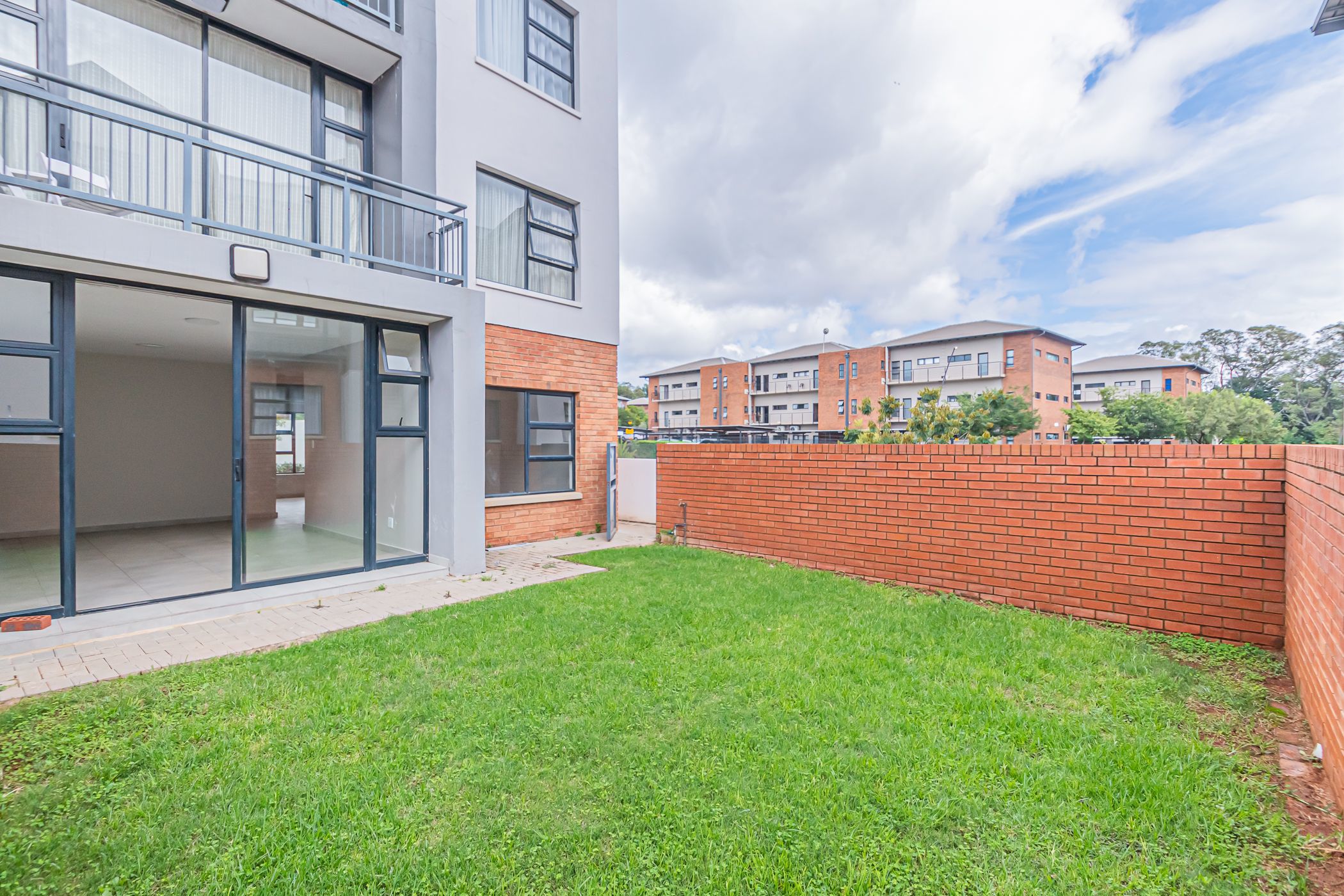 3 Bedroom Apartment For Sale Lombardy Estate PT1603407 Pam