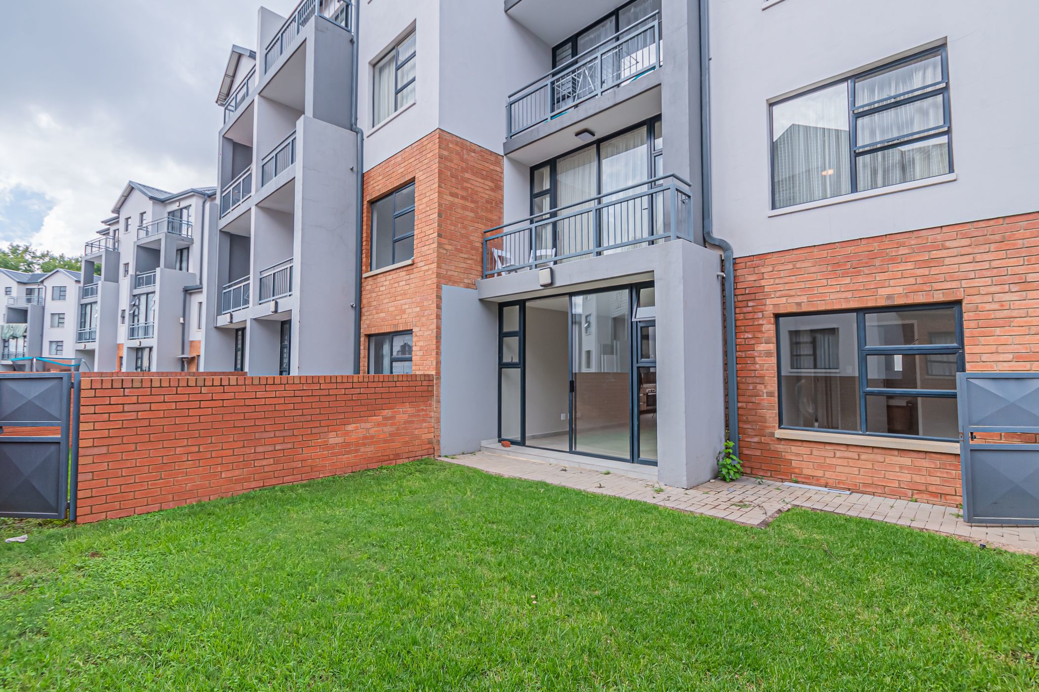 3 Bedroom Apartment For Sale Lombardy Estate PT1603407 Pam