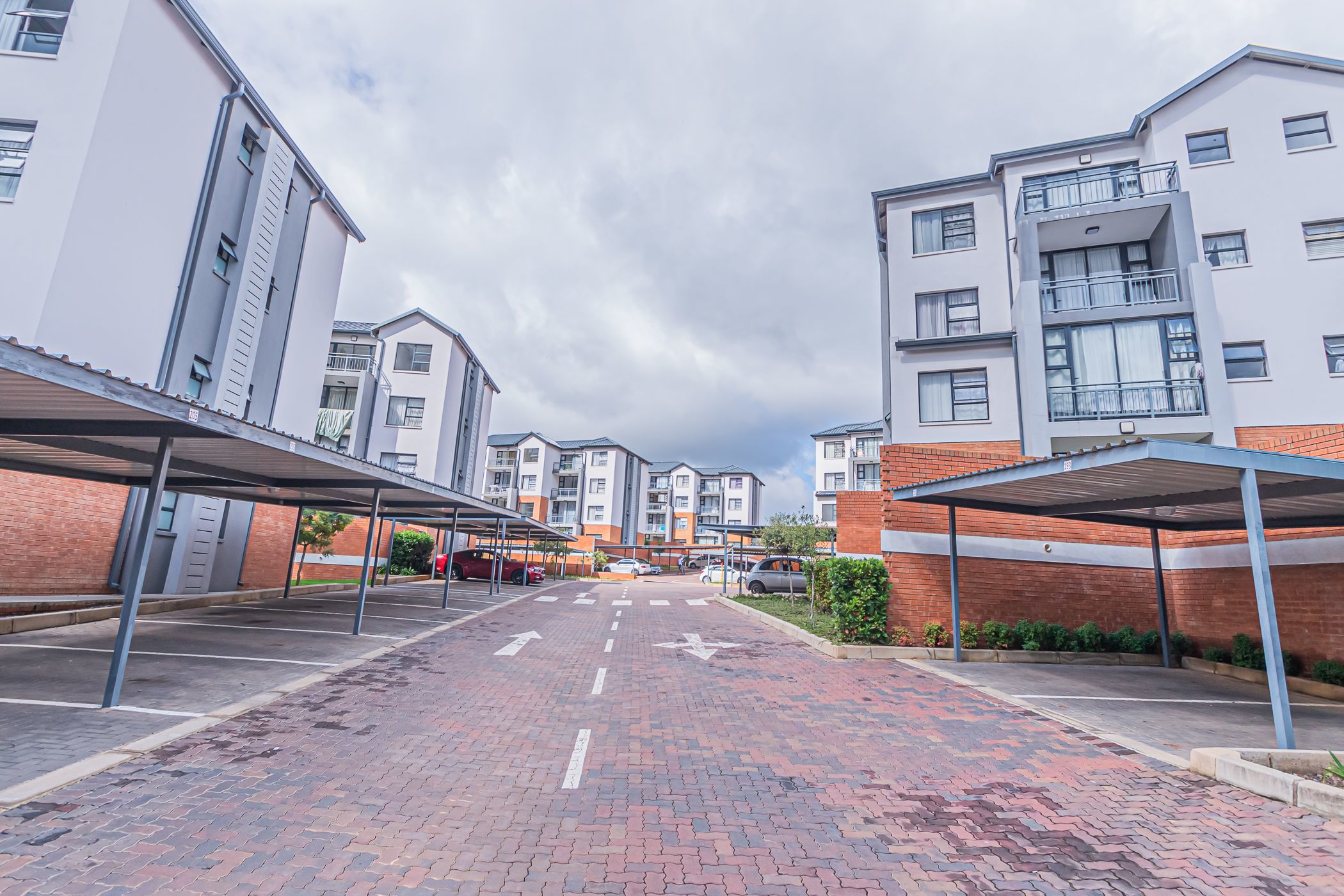 3 Bedroom Apartment For Sale Lombardy Estate PT1603407 Pam