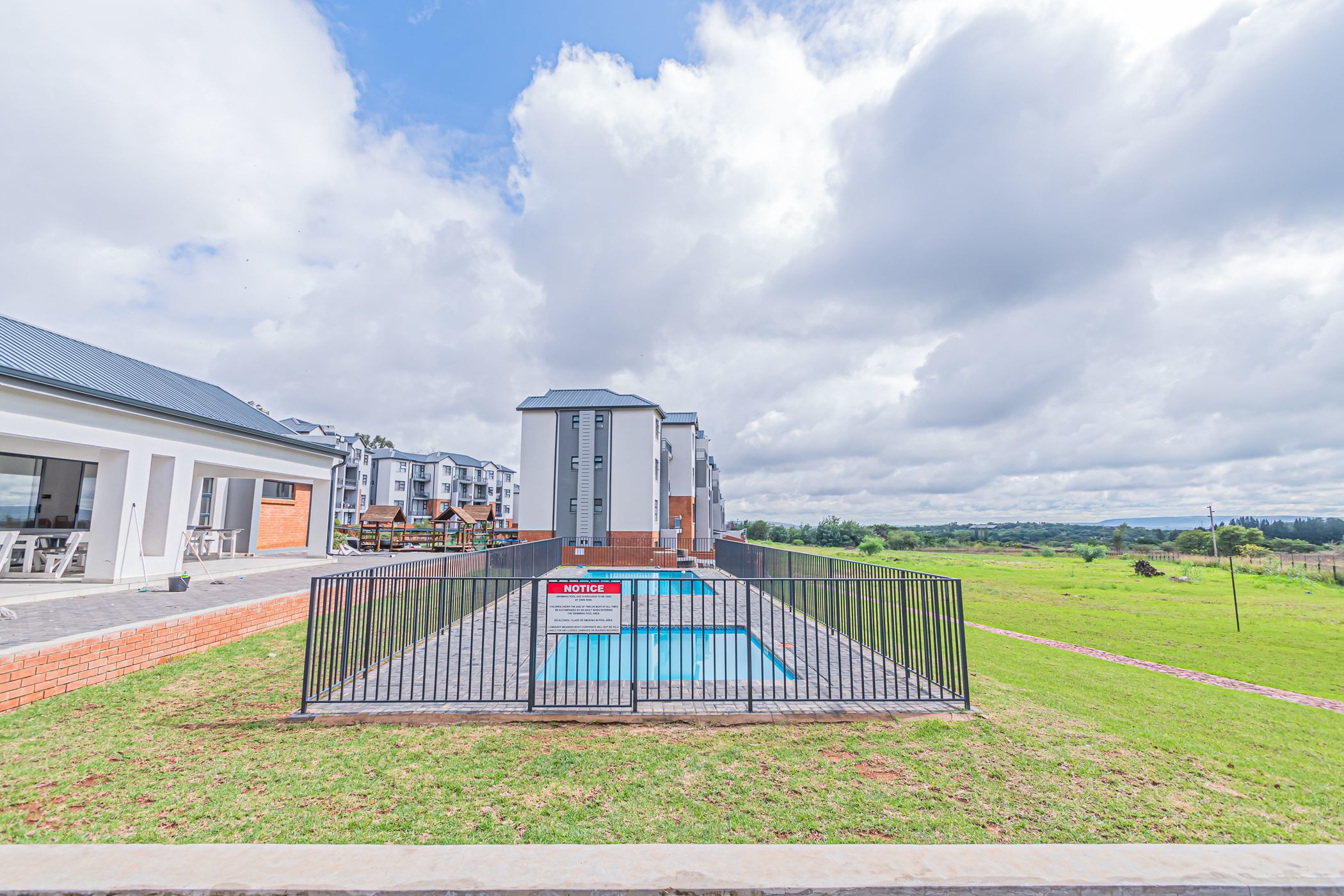 3 Bedroom Apartment For Sale Lombardy Estate PT1603407 Pam