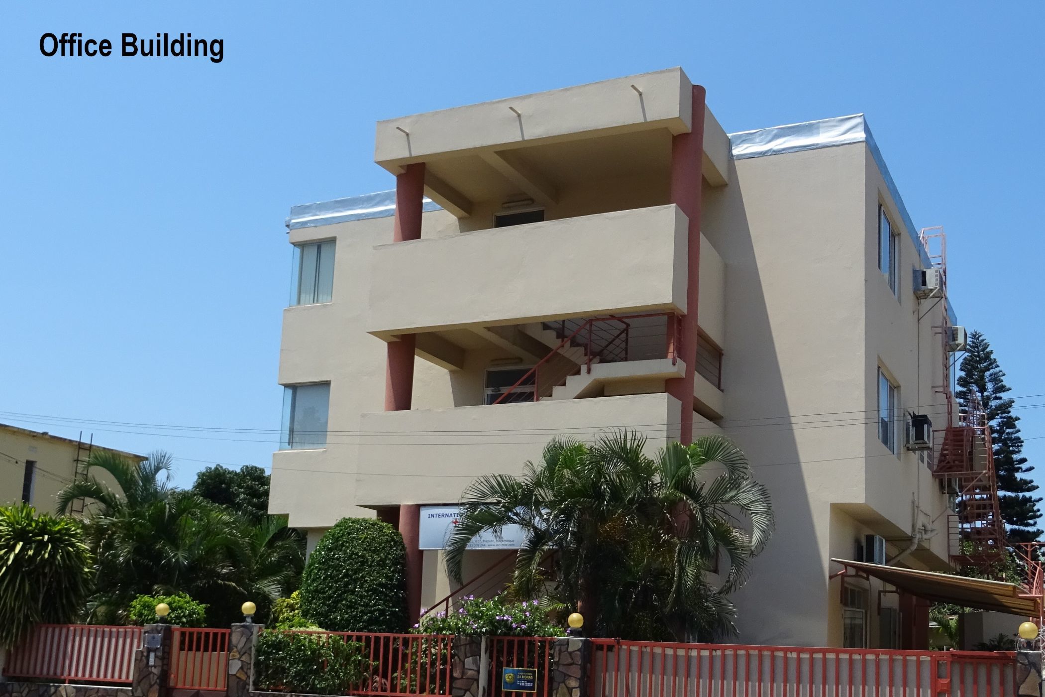 450 m&sup2; commercial building to rent in Maputo  (Mozambique)