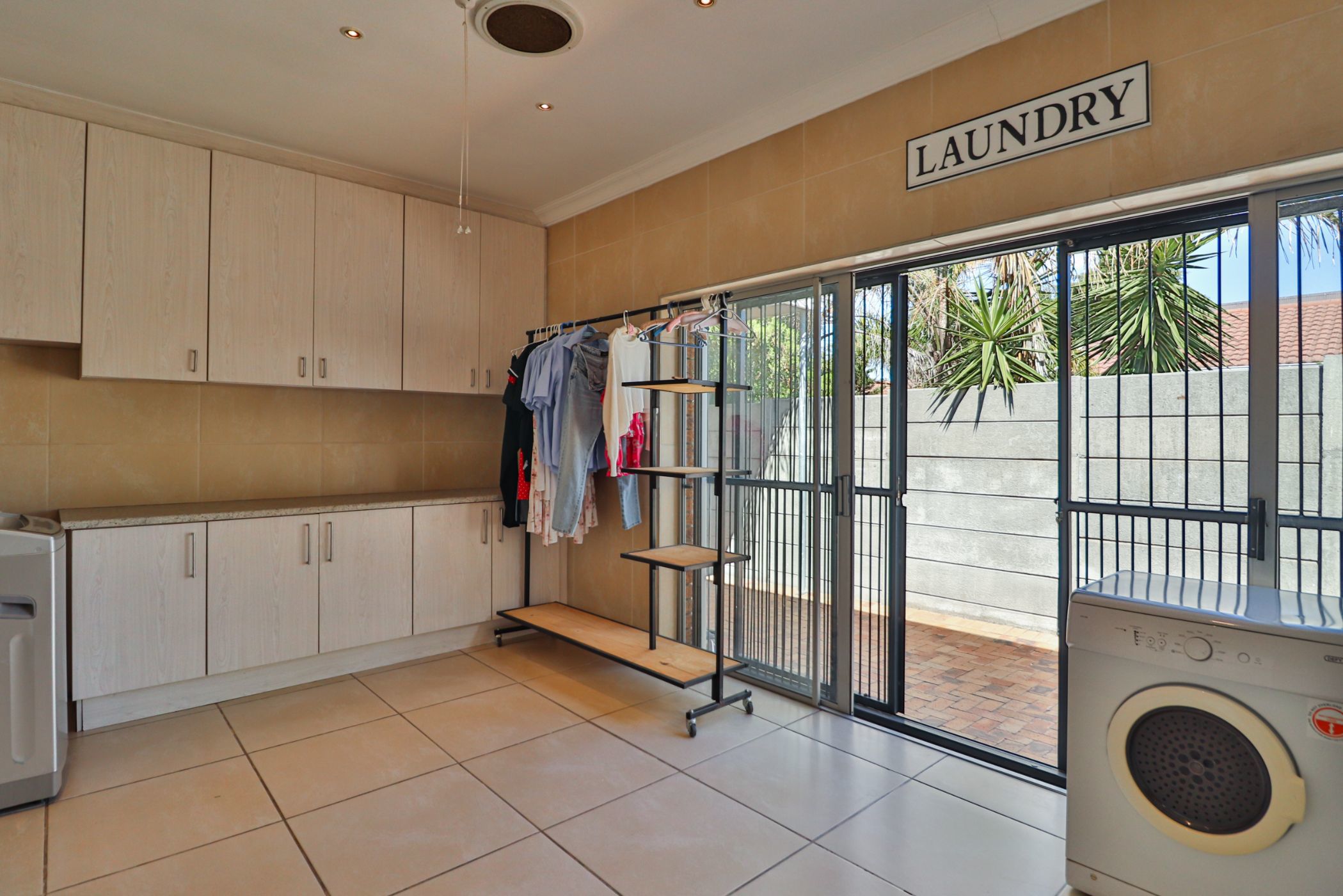 6 Bedroom Singlestorey House For Sale Protea Heights 1BC1603785