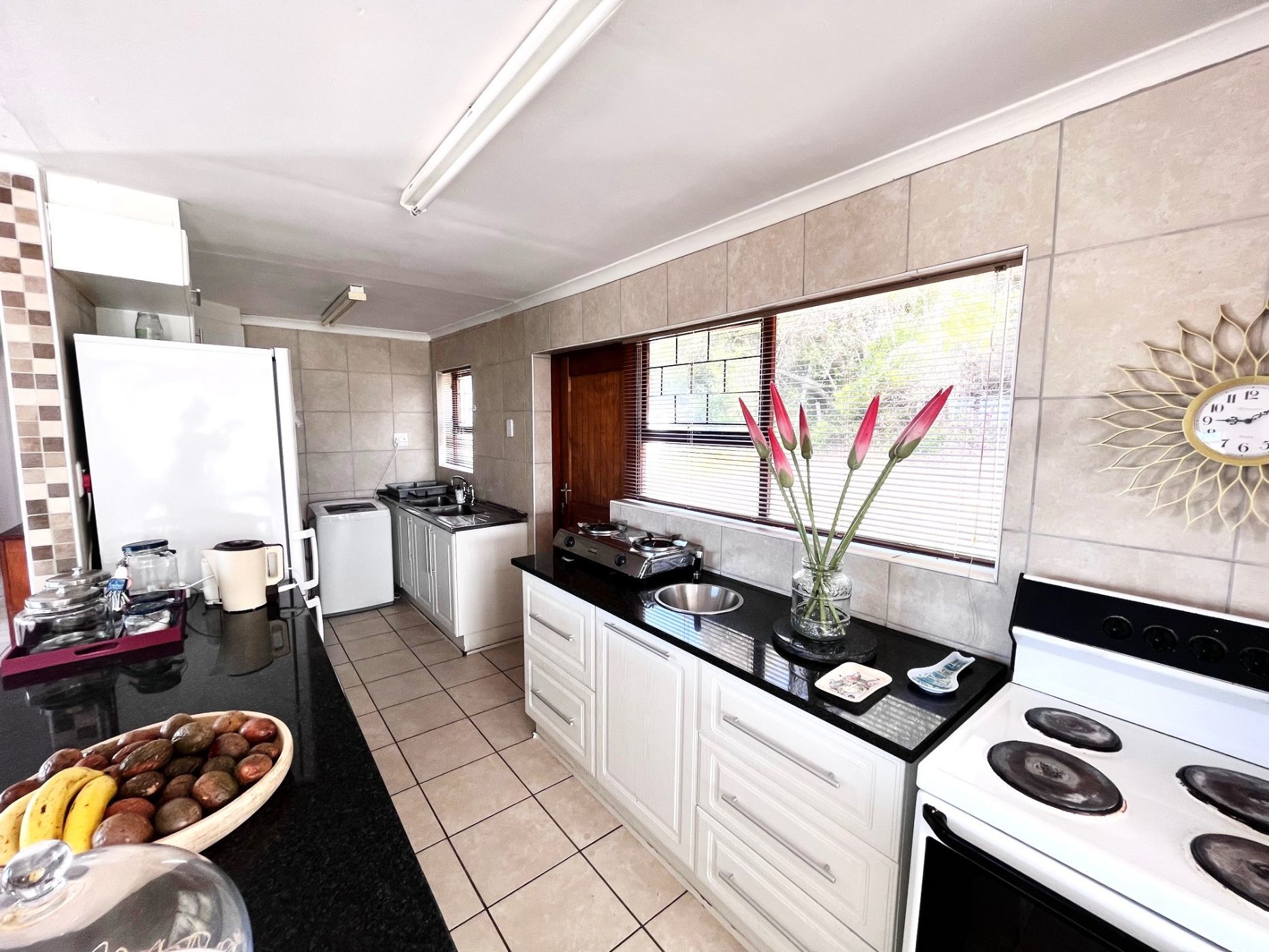 6 Bedroom House For Sale Paradise Beach (Jeffreys Bay) 1JF1154782