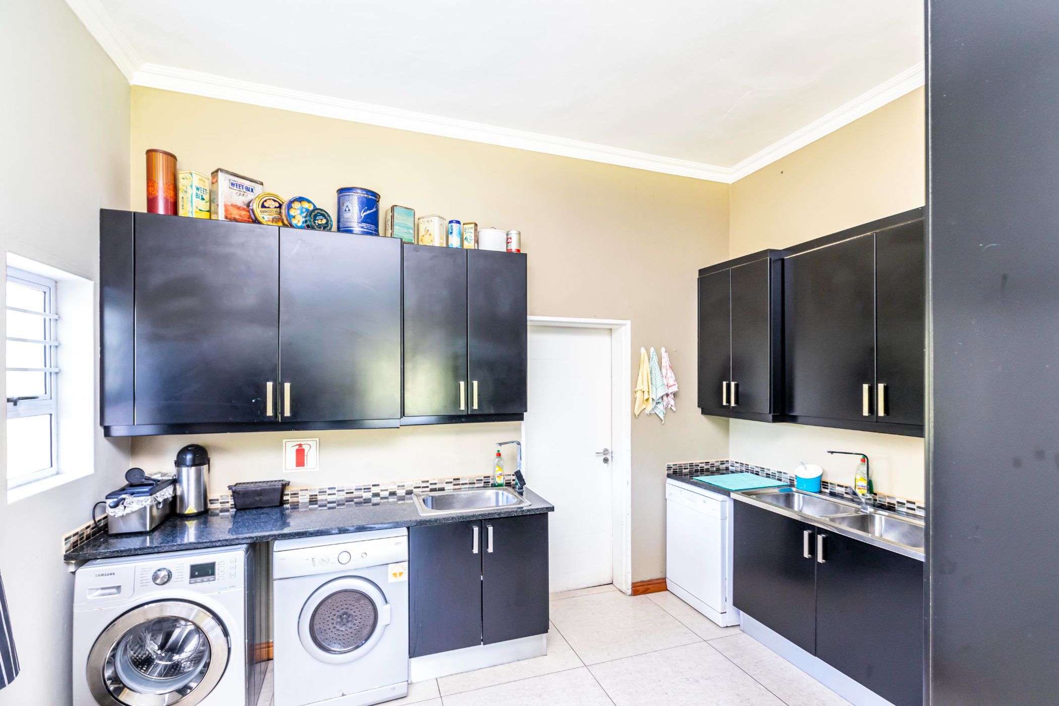 9 Bedroom House For Sale Dorchester Heights 1ET1603330 Pam