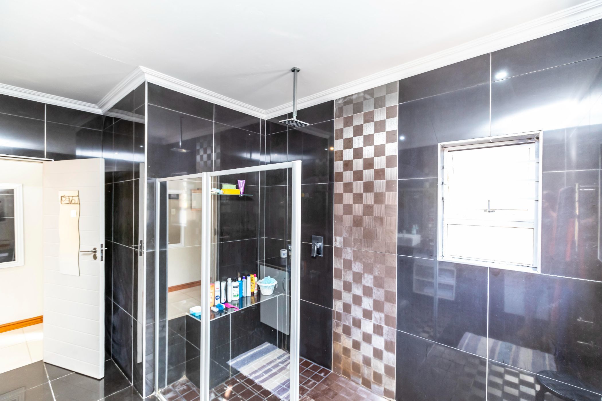 9 Bedroom House For Sale Dorchester Heights 1ET1603330 Pam